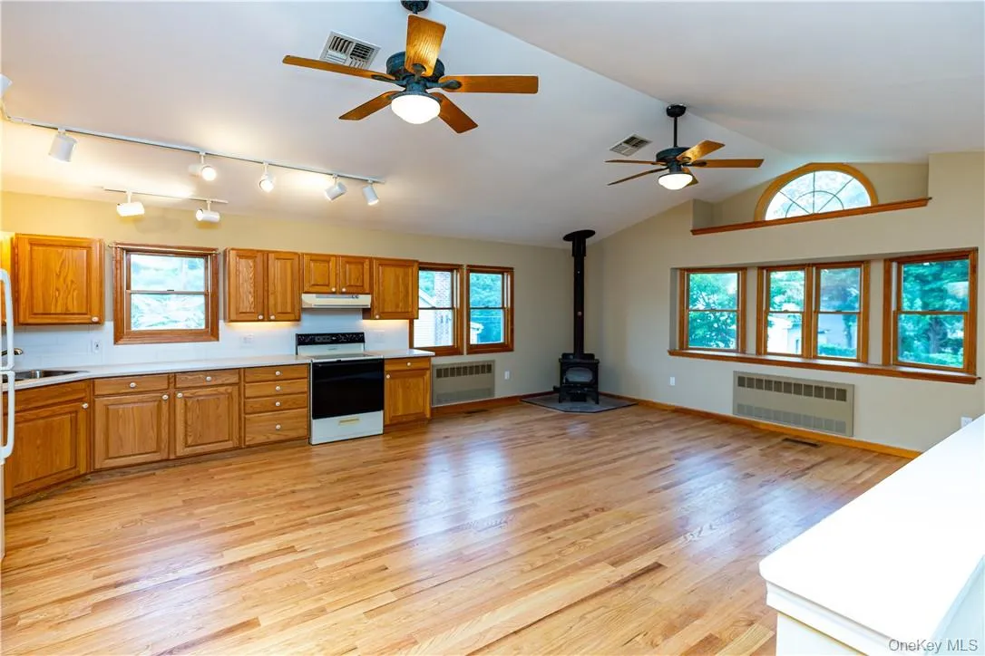 Once up top, you will be wowed by the dramatic all-encompassing great room. Once up top, you will be wowed by the dramatic all-encompassing great room.