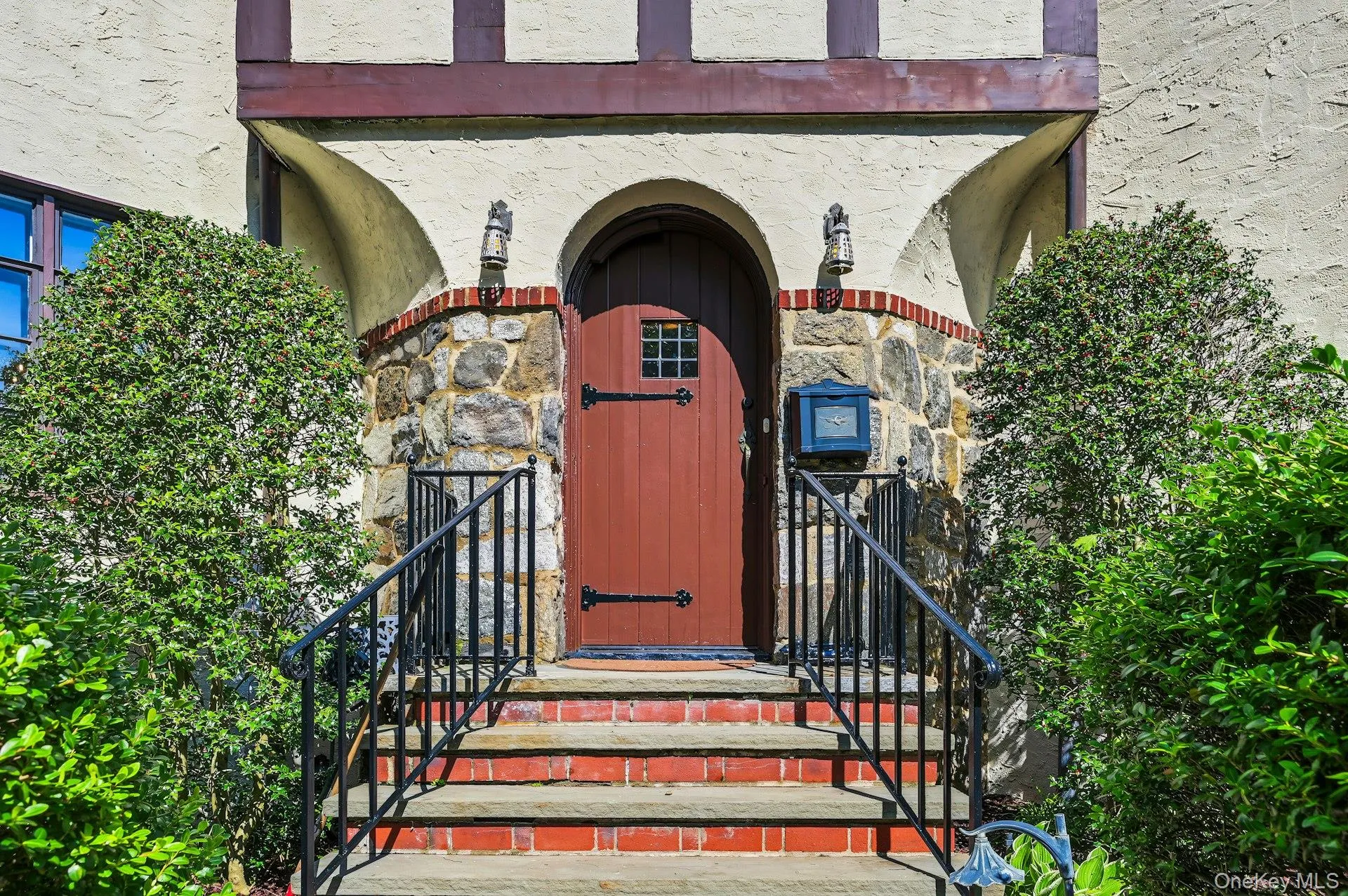 50a Circle Drive, North Hempstead, NY, 5 Bedrooms Bedrooms, 15 Rooms Rooms,3 BathroomsBathrooms,Residential,For Rent,Circle Drive,0,1057604 50a Circle Drive, North Hempstead, NY, 5 Bedrooms Bedrooms, 15 Rooms Rooms,3 BathroomsBathrooms,Residential,For Rent,Circle Drive,0,1057604