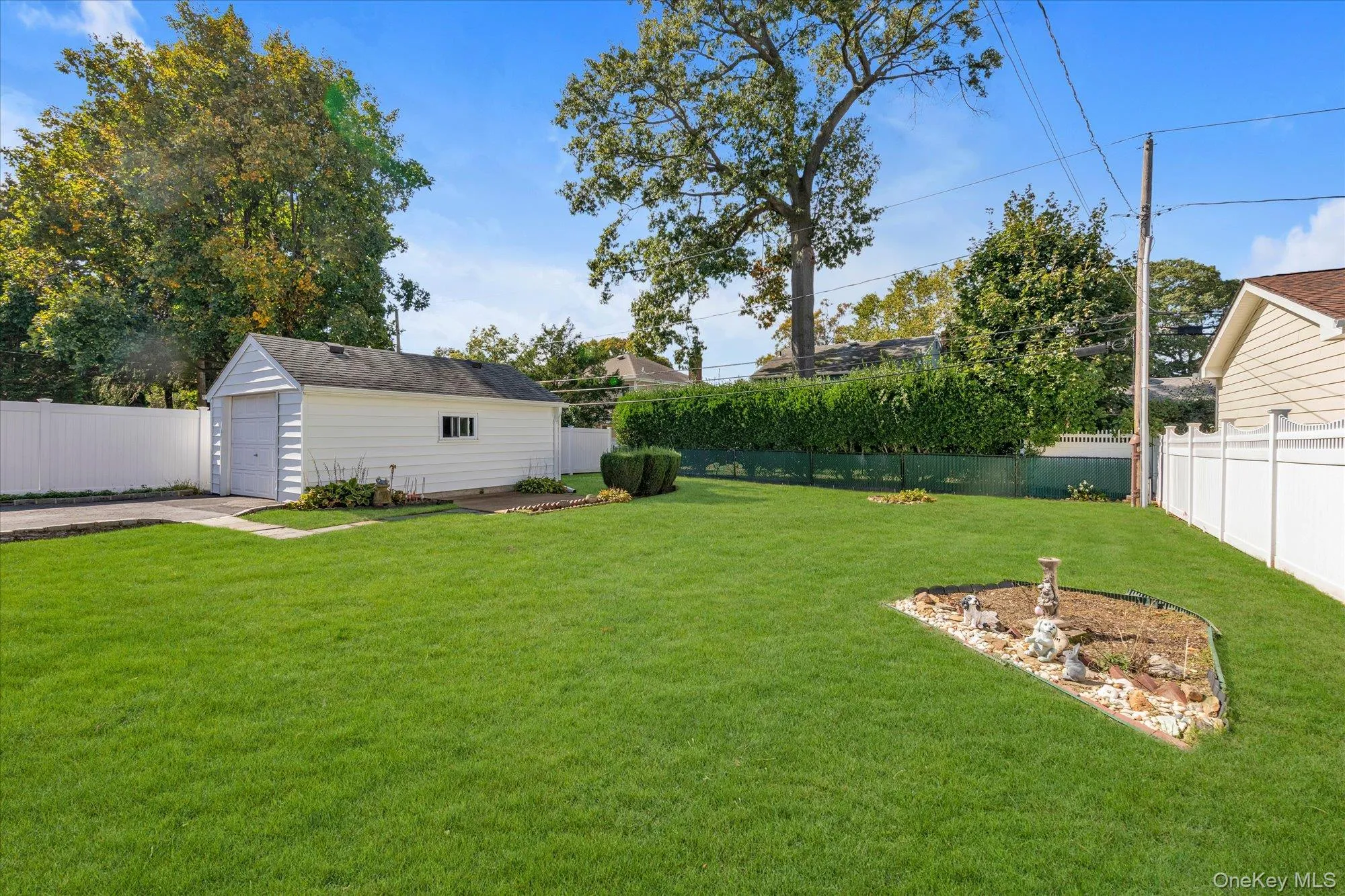 Spacious Well Manicured Lawn Spacious Well Manicured Lawn
