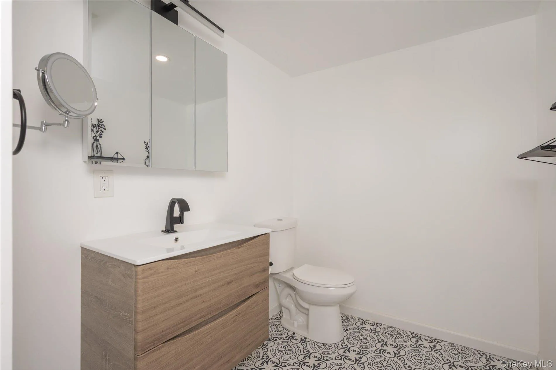 180 Spring Drive, Hempstead, NY, 2 Bedrooms Bedrooms, 5 Rooms Rooms,2 BathroomsBathrooms,Residential,For Rent,Spring,0,1057611 180 Spring Drive, Hempstead, NY, 2 Bedrooms Bedrooms, 5 Rooms Rooms,2 BathroomsBathrooms,Residential,For Rent,Spring,0,1057611