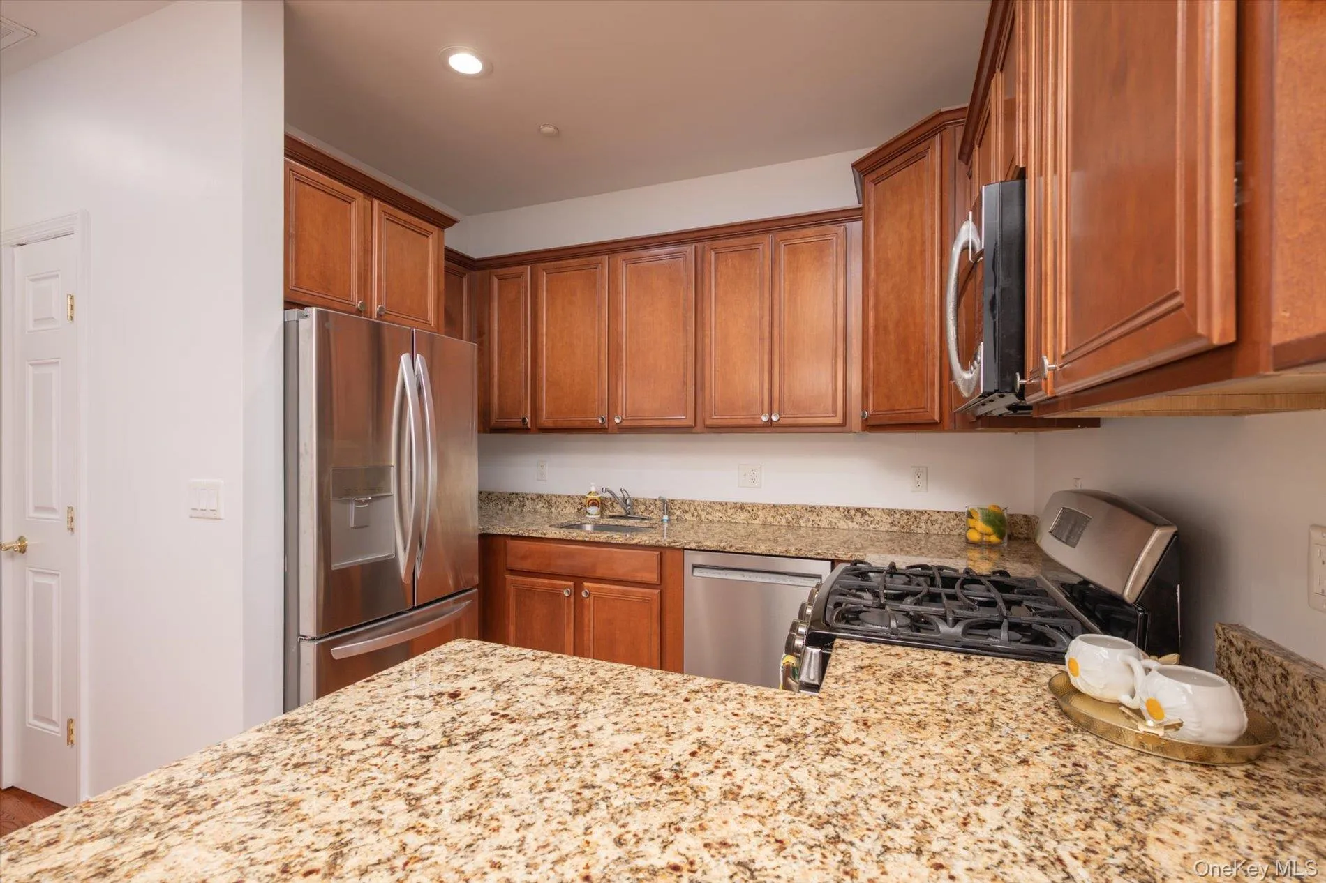 180 Spring Drive, Hempstead, NY, 2 Bedrooms Bedrooms, 5 Rooms Rooms,2 BathroomsBathrooms,Residential,For Rent,Spring,0,1057611 180 Spring Drive, Hempstead, NY, 2 Bedrooms Bedrooms, 5 Rooms Rooms,2 BathroomsBathrooms,Residential,For Rent,Spring,0,1057611