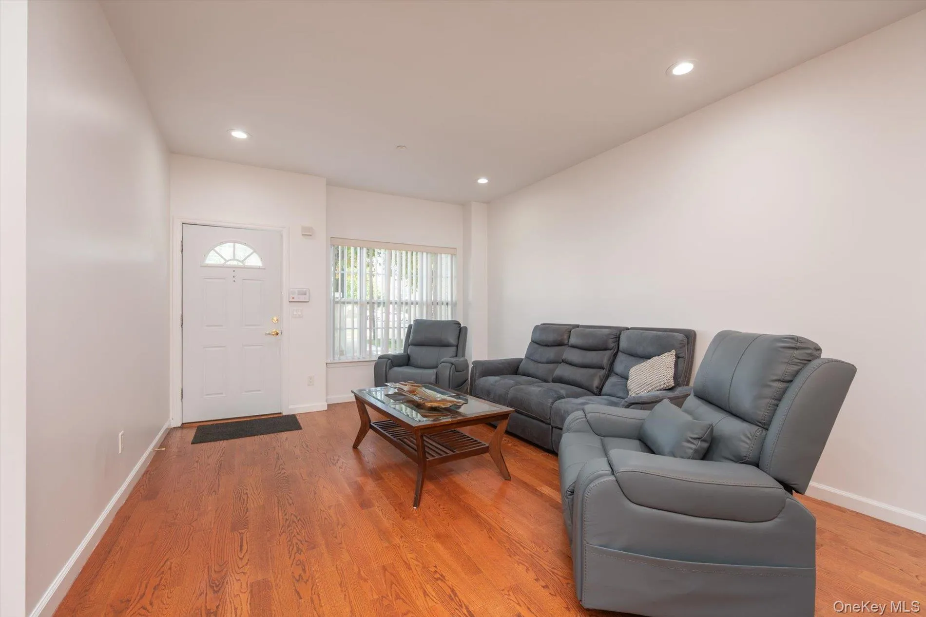 180 Spring Drive, Hempstead, NY, 2 Bedrooms Bedrooms, 5 Rooms Rooms,2 BathroomsBathrooms,Residential,For Rent,Spring,0,1057611 180 Spring Drive, Hempstead, NY, 2 Bedrooms Bedrooms, 5 Rooms Rooms,2 BathroomsBathrooms,Residential,For Rent,Spring,0,1057611