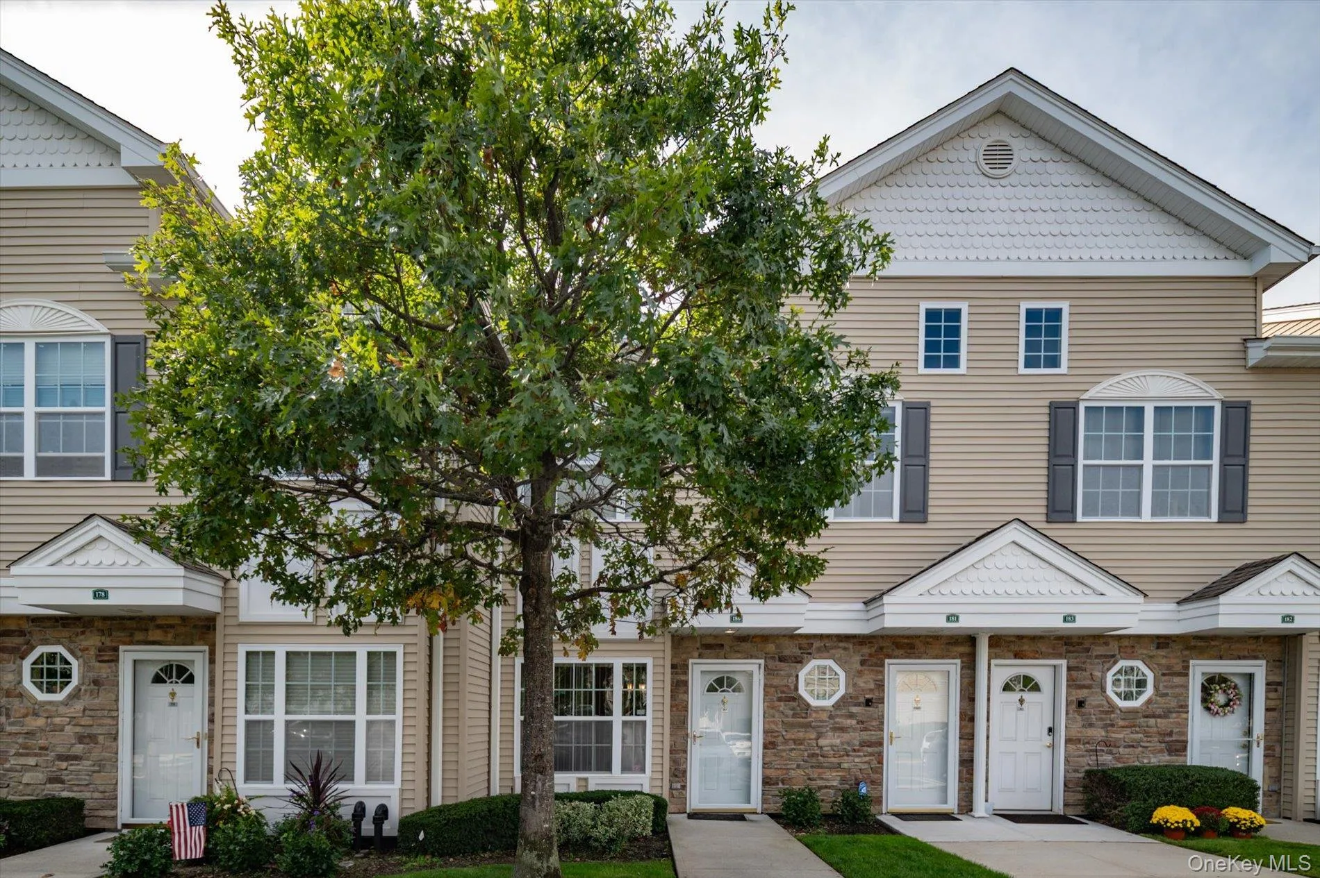180 Spring Drive, Hempstead, NY, 2 Bedrooms Bedrooms, 5 Rooms Rooms,2 BathroomsBathrooms,Residential,For Rent,Spring,0,1057611 180 Spring Drive, Hempstead, NY, 2 Bedrooms Bedrooms, 5 Rooms Rooms,2 BathroomsBathrooms,Residential,For Rent,Spring,0,1057611