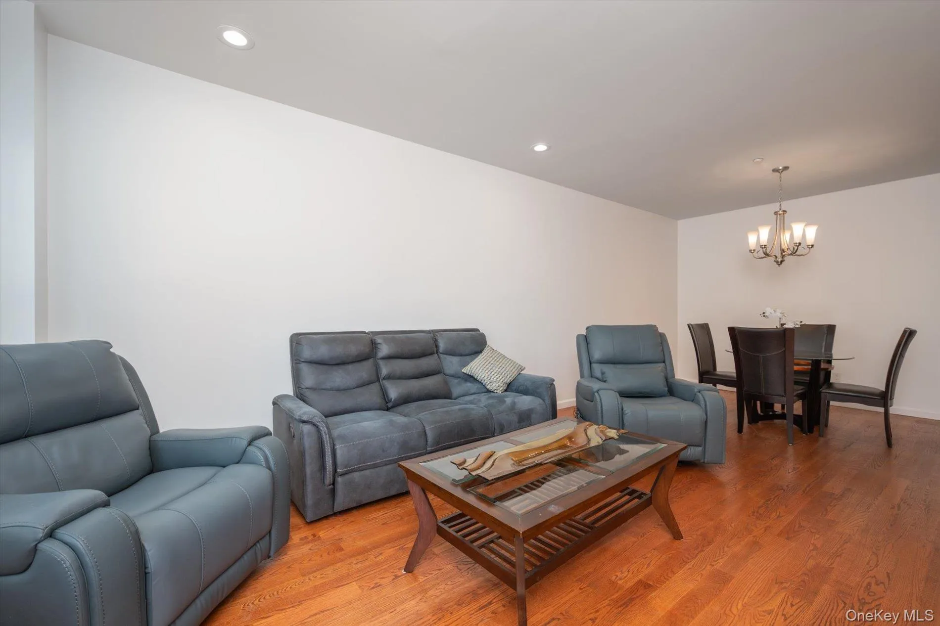 180 Spring Drive, Hempstead, NY, 2 Bedrooms Bedrooms, 5 Rooms Rooms,2 BathroomsBathrooms,Residential,For Rent,Spring,0,1057611 180 Spring Drive, Hempstead, NY, 2 Bedrooms Bedrooms, 5 Rooms Rooms,2 BathroomsBathrooms,Residential,For Rent,Spring,0,1057611