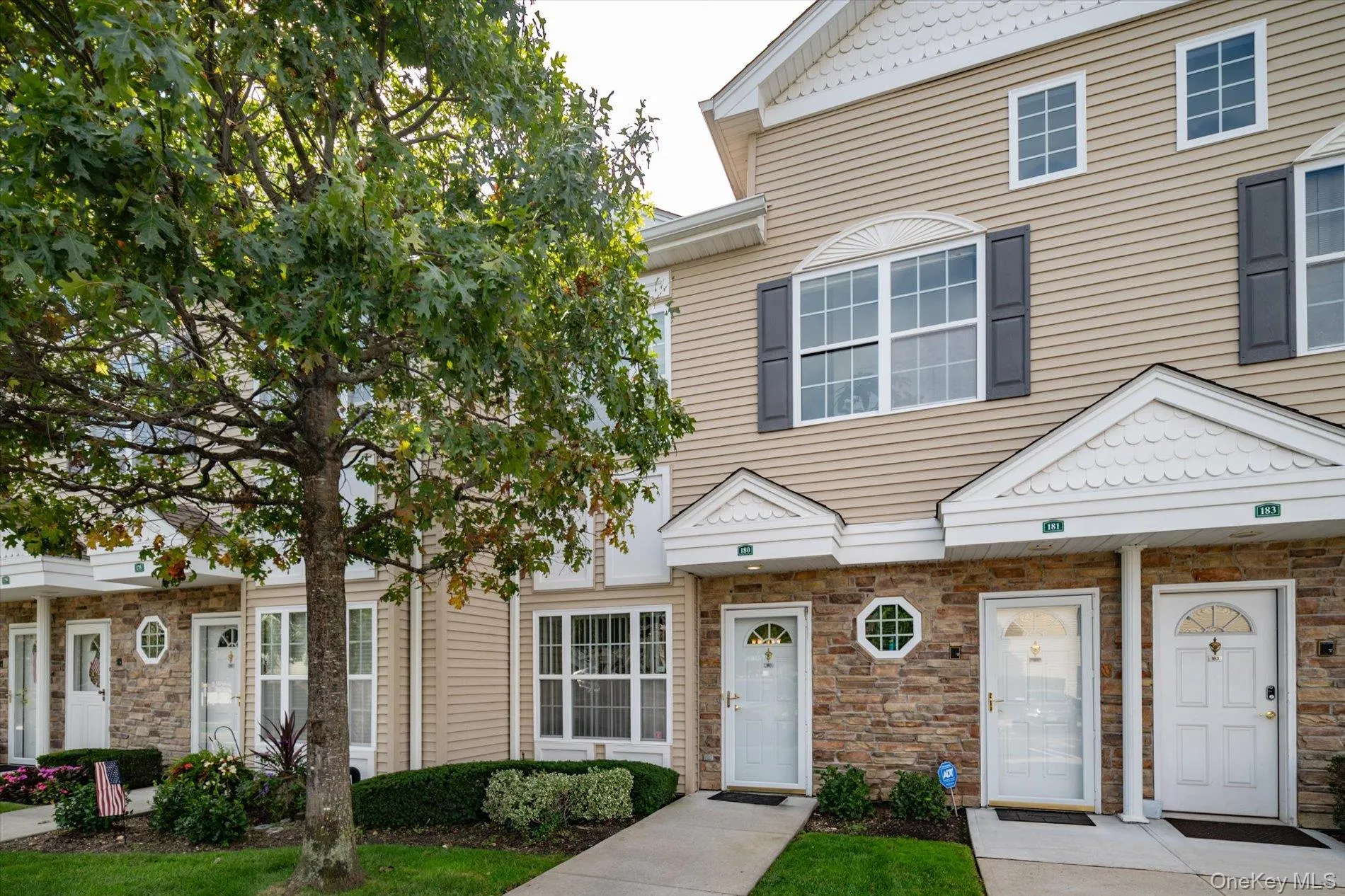 180 Spring Drive, Hempstead, NY, 2 Bedrooms Bedrooms, 5 Rooms Rooms,2 BathroomsBathrooms,Residential,For Rent,Spring,0,1057611 180 Spring Drive, Hempstead, NY, 2 Bedrooms Bedrooms, 5 Rooms Rooms,2 BathroomsBathrooms,Residential,For Rent,Spring,0,1057611