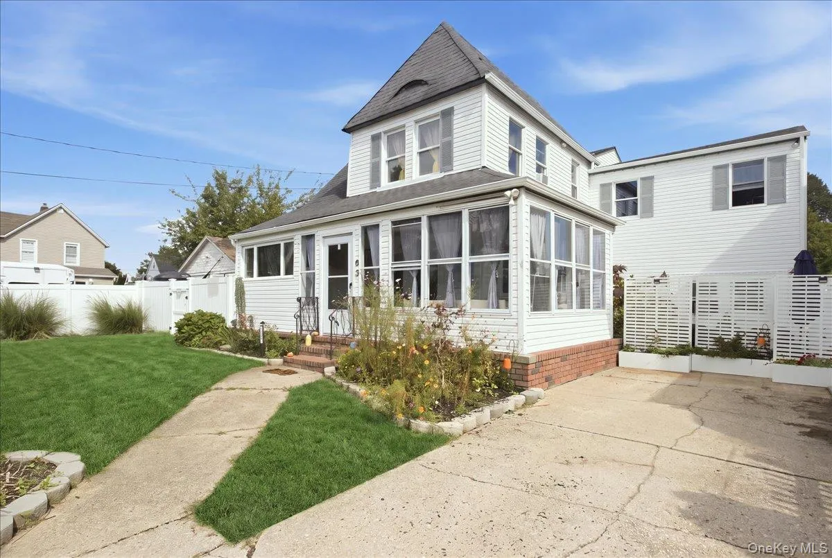 63 Neck Court, West Babylon, NY, 4 Bedrooms Bedrooms, 9 Rooms Rooms,2 BathroomsBathrooms,Residential,For Rent,Neck,0,1057615 63 Neck Court, West Babylon, NY, 4 Bedrooms Bedrooms, 9 Rooms Rooms,2 BathroomsBathrooms,Residential,For Rent,Neck,0,1057615