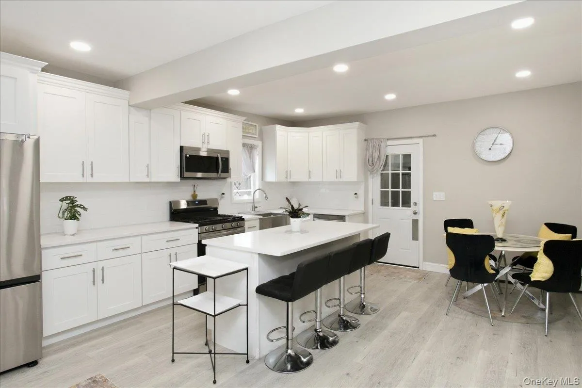 63 Neck Court, West Babylon, NY, 4 Bedrooms Bedrooms, 9 Rooms Rooms,2 BathroomsBathrooms,Residential,For Rent,Neck,0,1057615 63 Neck Court, West Babylon, NY, 4 Bedrooms Bedrooms, 9 Rooms Rooms,2 BathroomsBathrooms,Residential,For Rent,Neck,0,1057615