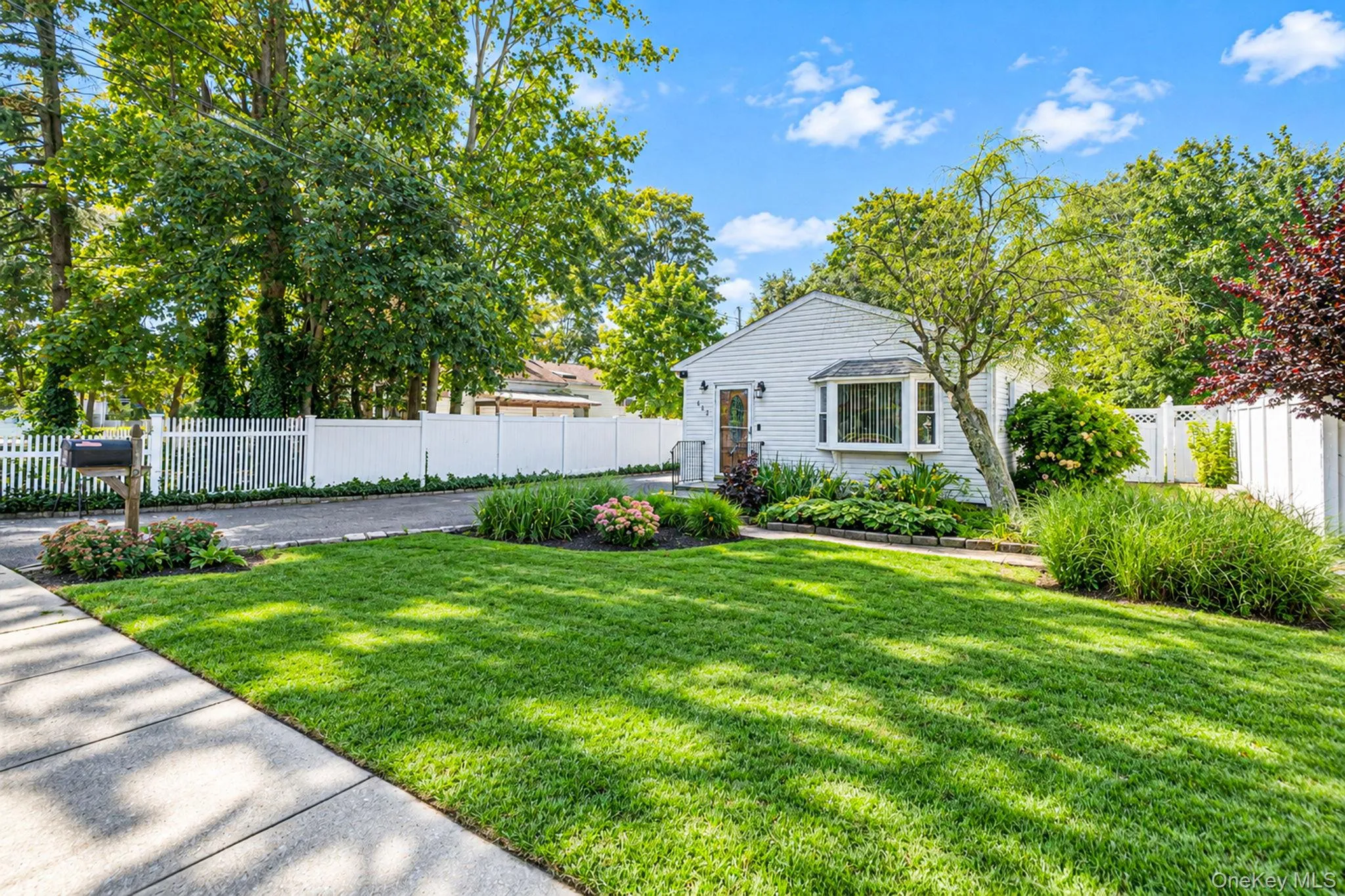 182 Commack Road, Babylon, NY, 3 Bedrooms Bedrooms, 6 Rooms Rooms,2 BathroomsBathrooms,Residential,For Rent,Commack,0,1057621 182 Commack Road, Babylon, NY, 3 Bedrooms Bedrooms, 6 Rooms Rooms,2 BathroomsBathrooms,Residential,For Rent,Commack,0,1057621