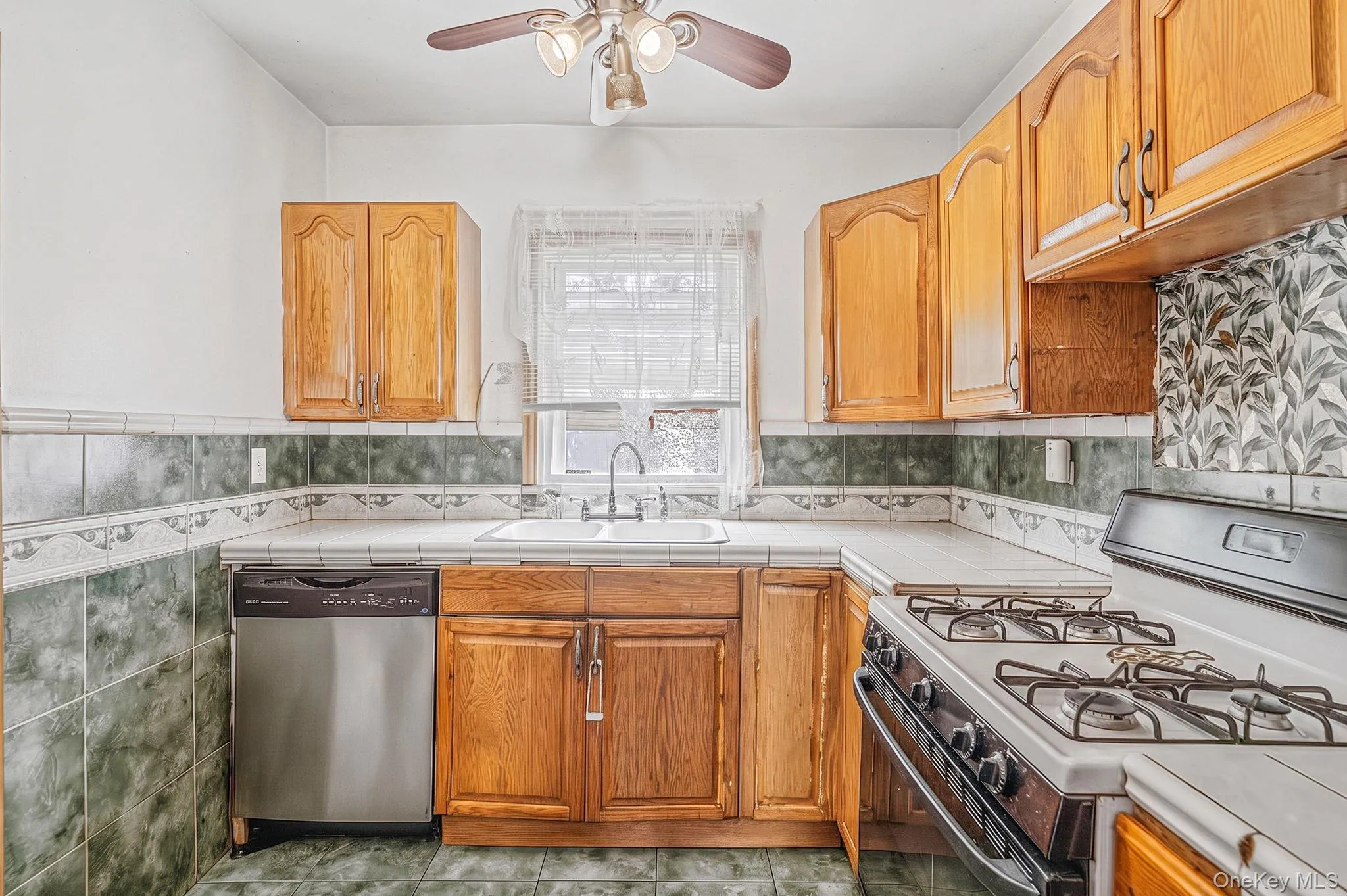 182 Commack Road, Babylon, NY, 3 Bedrooms Bedrooms, 6 Rooms Rooms,2 BathroomsBathrooms,Residential,For Rent,Commack,0,1057621 182 Commack Road, Babylon, NY, 3 Bedrooms Bedrooms, 6 Rooms Rooms,2 BathroomsBathrooms,Residential,For Rent,Commack,0,1057621