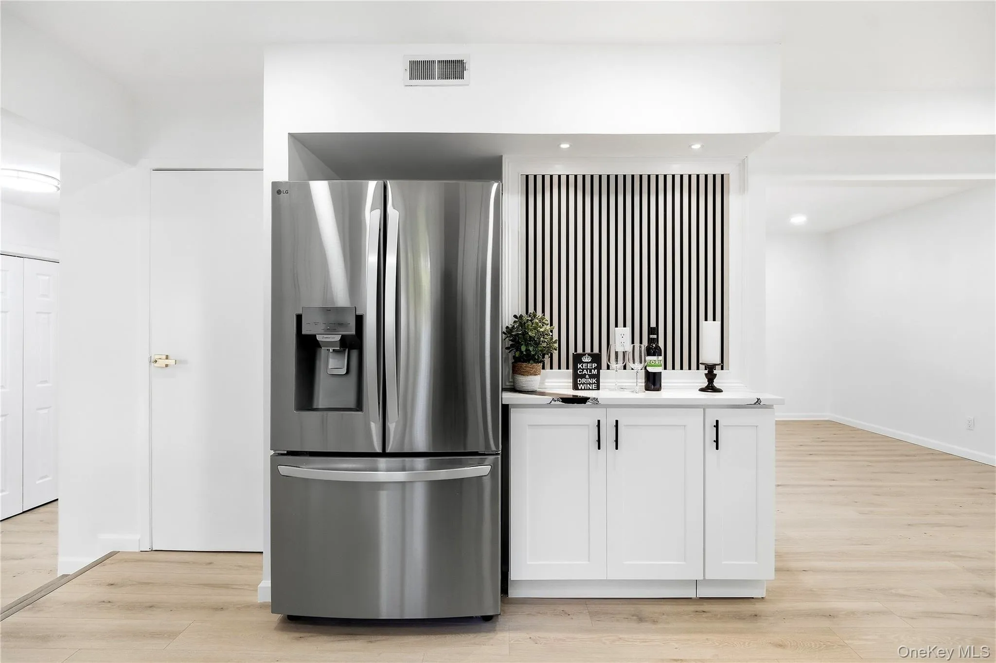 Stainless steel French door refrigerator with bottom freezer and integrated ice/water dispenser. Wine/coffee bar. Stainless steel French door refrigerator with bottom freezer and integrated ice/water dispenser. Wine/coffee bar.