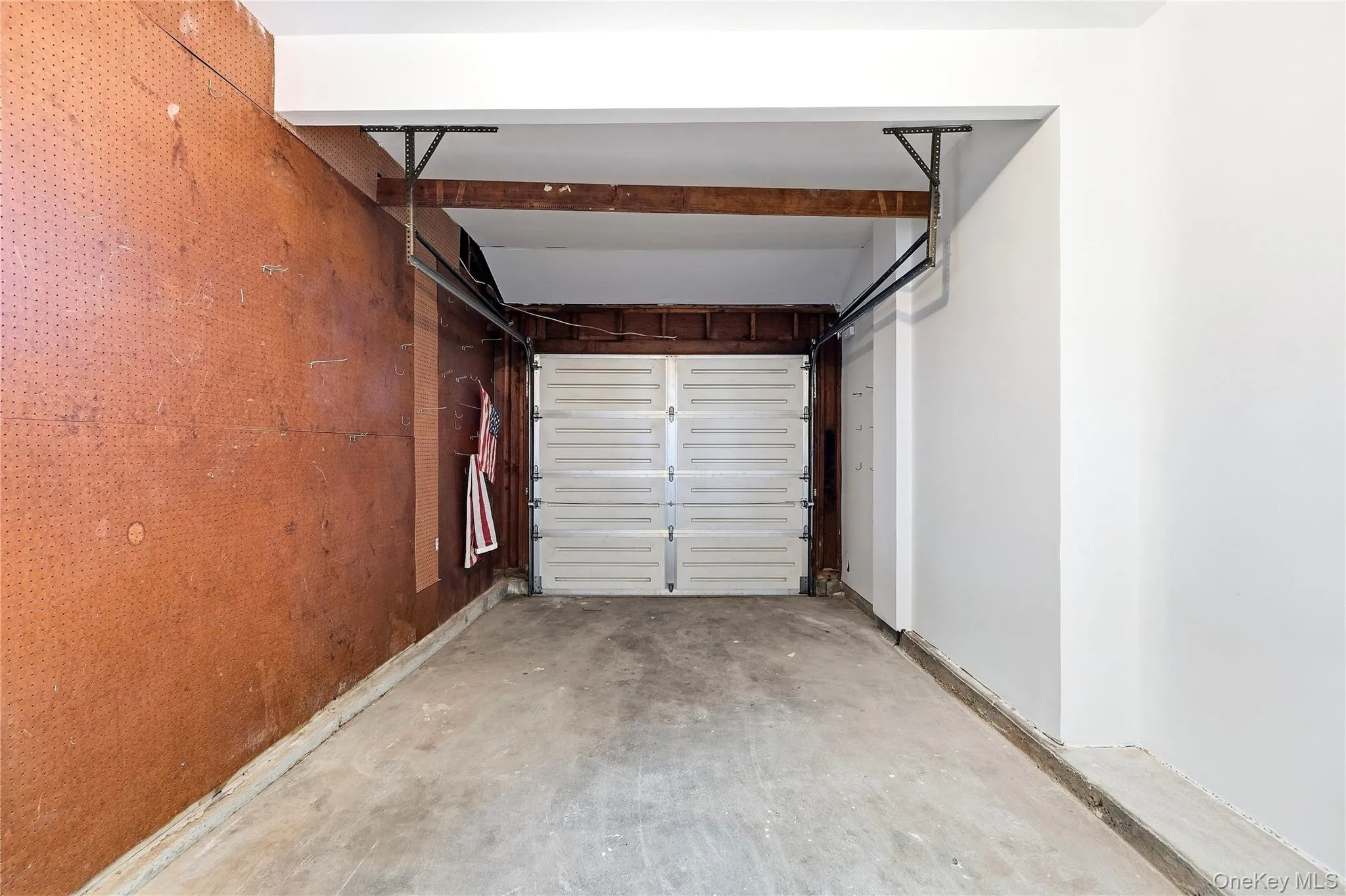 Single car space with concrete flooring Single car space with concrete flooring