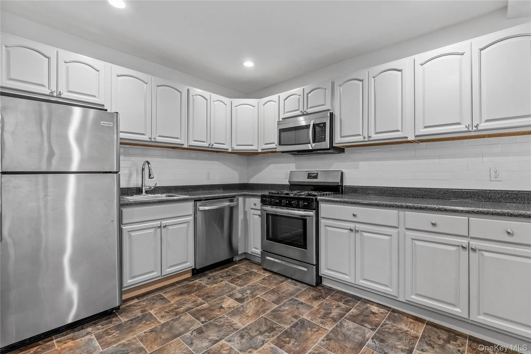 232 Martine Avenue, White Plains, NY, 3 Bedrooms Bedrooms, 5 Rooms Rooms,2 BathroomsBathrooms,Residential Lease,For Rent,Martine,0,1057640 232 Martine Avenue, White Plains, NY, 3 Bedrooms Bedrooms, 5 Rooms Rooms,2 BathroomsBathrooms,Residential Lease,For Rent,Martine,0,1057640