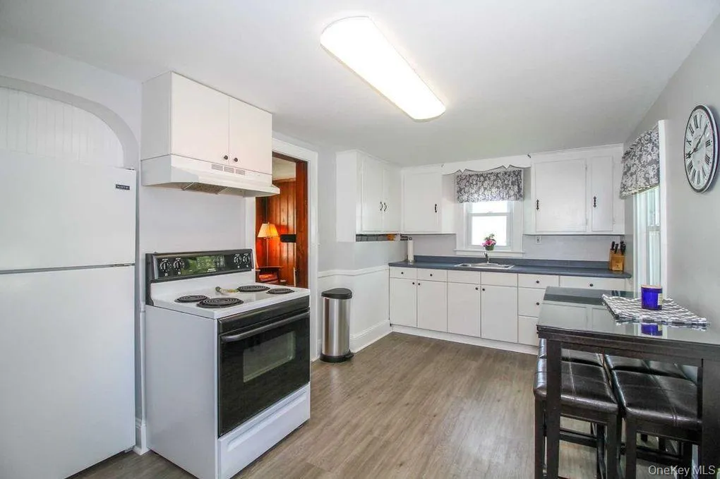 10 Park Street, Wappinger, NY, 3 Bedrooms Bedrooms, 7 Rooms Rooms,2 BathroomsBathrooms,Residential,For Rent,Park,0,1057648 10 Park Street, Wappinger, NY, 3 Bedrooms Bedrooms, 7 Rooms Rooms,2 BathroomsBathrooms,Residential,For Rent,Park,0,1057648
