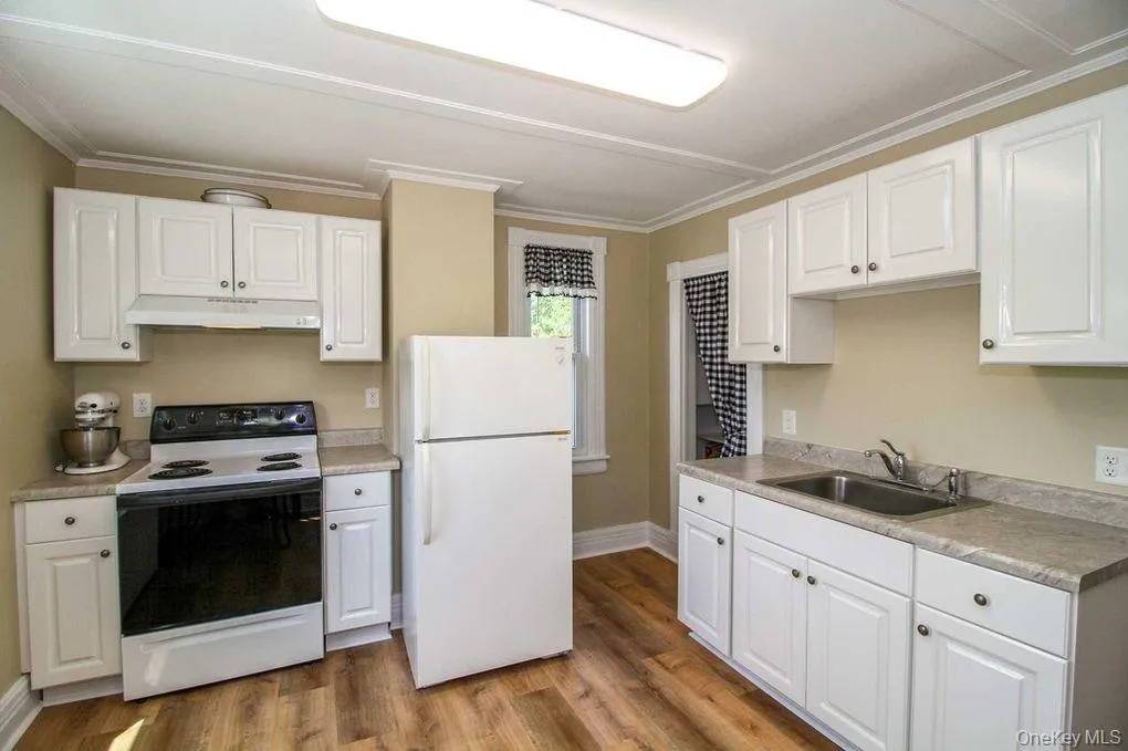 10 Park Street, Wappinger, NY, 3 Bedrooms Bedrooms, 7 Rooms Rooms,2 BathroomsBathrooms,Residential,For Rent,Park,0,1057648 10 Park Street, Wappinger, NY, 3 Bedrooms Bedrooms, 7 Rooms Rooms,2 BathroomsBathrooms,Residential,For Rent,Park,0,1057648
