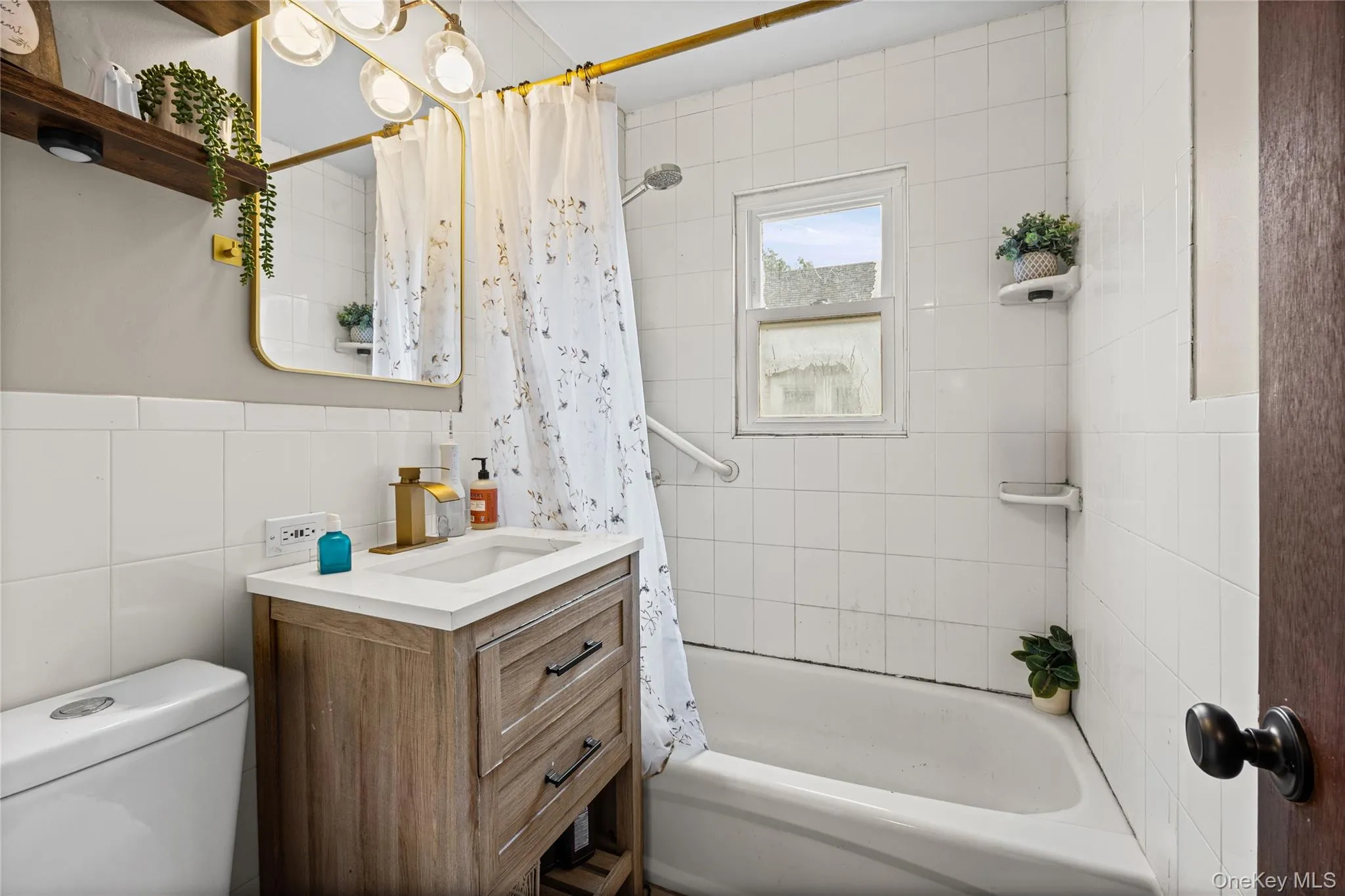 373 Oak Street, Brookhaven, NY, 4 Bedrooms Bedrooms, 6 Rooms Rooms,1 BathroomBathrooms,Residential,For Rent,Oak,0,1057657 373 Oak Street, Brookhaven, NY, 4 Bedrooms Bedrooms, 6 Rooms Rooms,1 BathroomBathrooms,Residential,For Rent,Oak,0,1057657