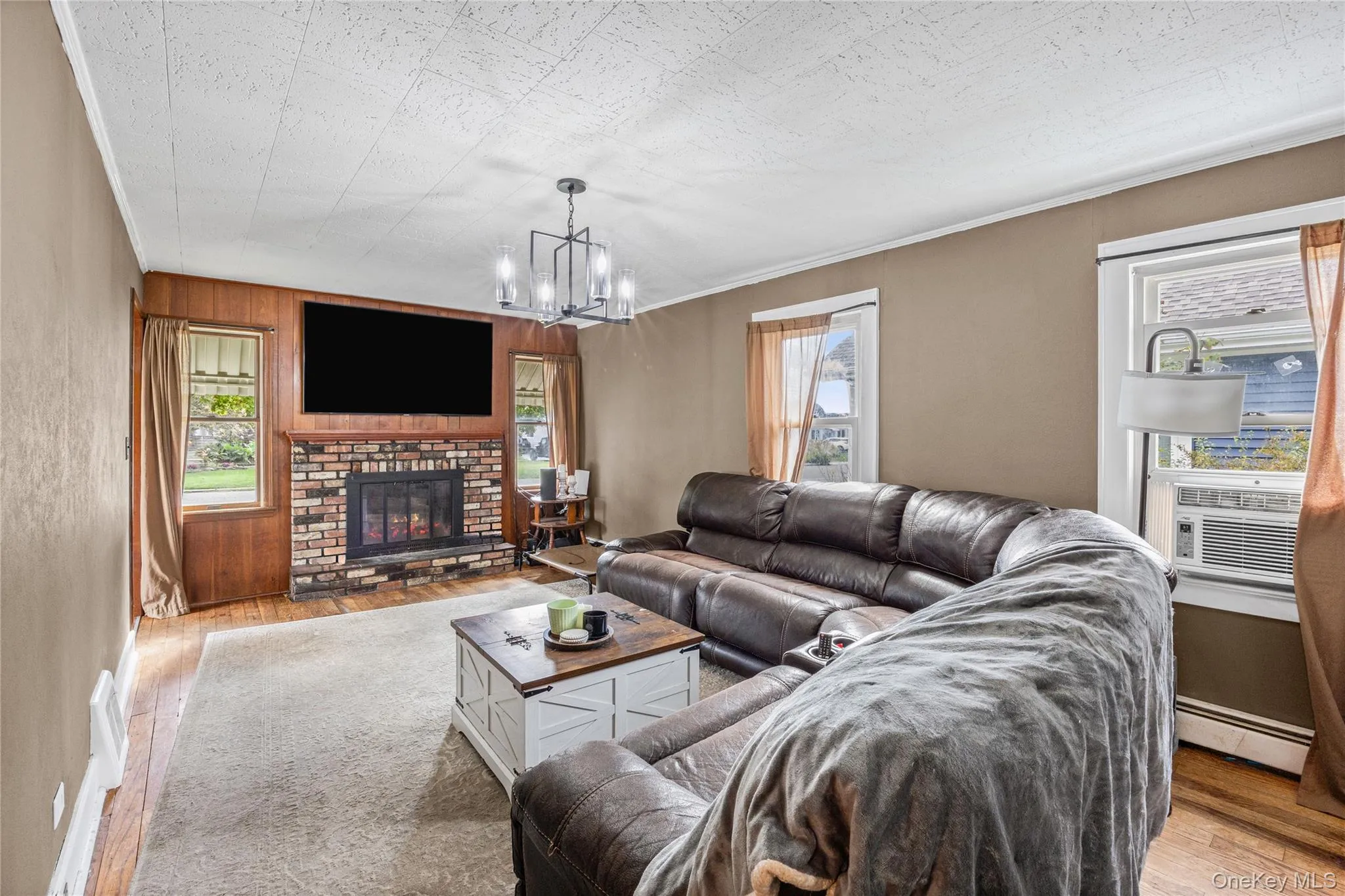 373 Oak Street, Brookhaven, NY, 4 Bedrooms Bedrooms, 6 Rooms Rooms,1 BathroomBathrooms,Residential,For Rent,Oak,0,1057657 373 Oak Street, Brookhaven, NY, 4 Bedrooms Bedrooms, 6 Rooms Rooms,1 BathroomBathrooms,Residential,For Rent,Oak,0,1057657