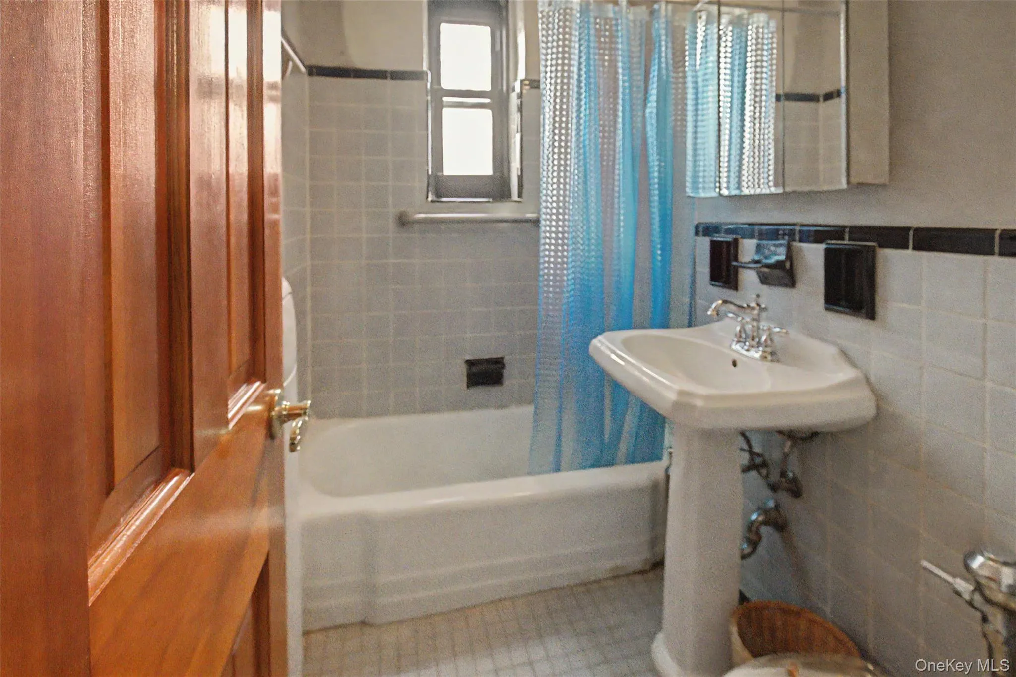 139-15 83rd Ave Ave, New York, NY, 2 Bedrooms Bedrooms, 5 Rooms Rooms,1 BathroomBathrooms,Residential,For Rent,Ave,0,1057658 139-15 83rd Ave Ave, New York, NY, 2 Bedrooms Bedrooms, 5 Rooms Rooms,1 BathroomBathrooms,Residential,For Rent,Ave,0,1057658