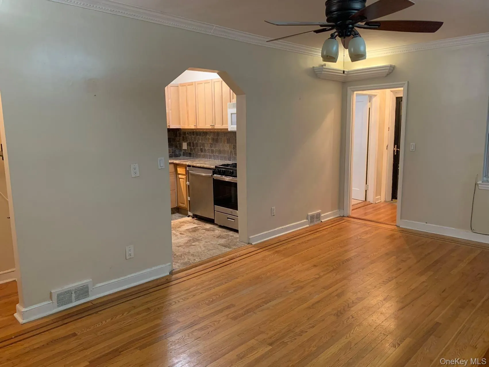 1729 Nereid Avenue, New York, NY, 1 Bedroom Bedrooms, 2 Room Rooms,1 BathroomBathrooms,Residential Lease,For Rent,Nereid,0,1057659 1729 Nereid Avenue, New York, NY, 1 Bedroom Bedrooms, 2 Room Rooms,1 BathroomBathrooms,Residential Lease,For Rent,Nereid,0,1057659