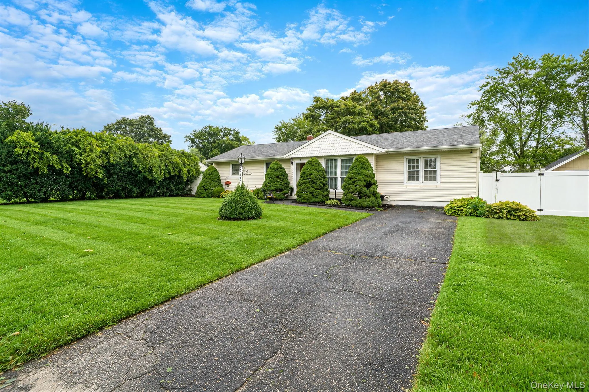 2909 Connecticut Avenue, Brookhaven, NY, 4 Bedrooms Bedrooms, 8 Rooms Rooms,3 BathroomsBathrooms,Residential,For Rent,Connecticut,0,1057669 2909 Connecticut Avenue, Brookhaven, NY, 4 Bedrooms Bedrooms, 8 Rooms Rooms,3 BathroomsBathrooms,Residential,For Rent,Connecticut,0,1057669