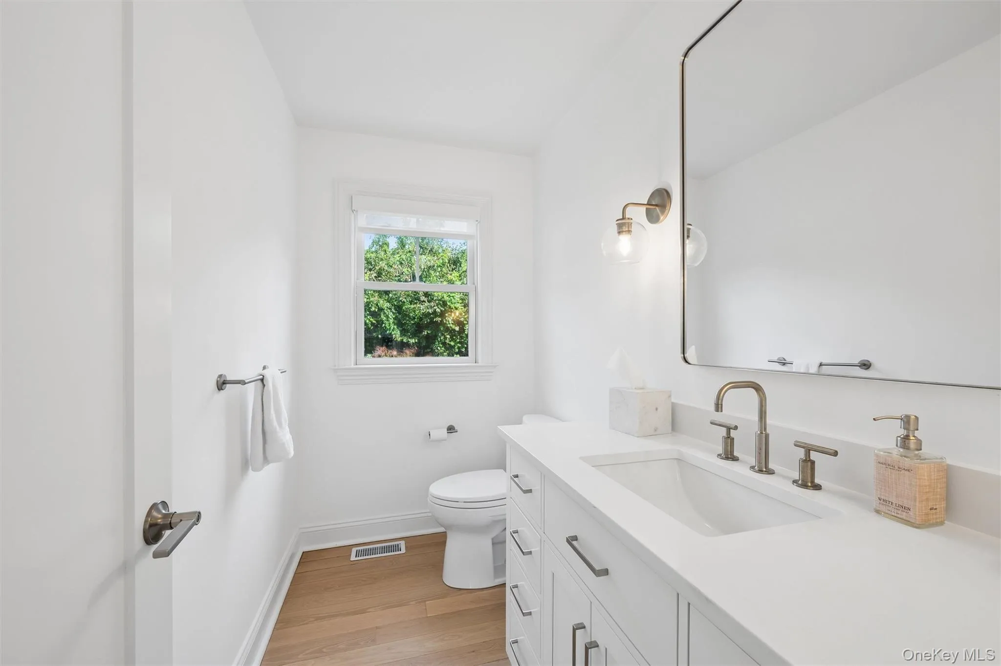 8 Powers Drive, Southampton, NY, 4 Bedrooms Bedrooms, 10 Rooms Rooms,3 BathroomsBathrooms,Residential Lease,For Rent,Powers,0,1057672 8 Powers Drive, Southampton, NY, 4 Bedrooms Bedrooms, 10 Rooms Rooms,3 BathroomsBathrooms,Residential Lease,For Rent,Powers,0,1057672