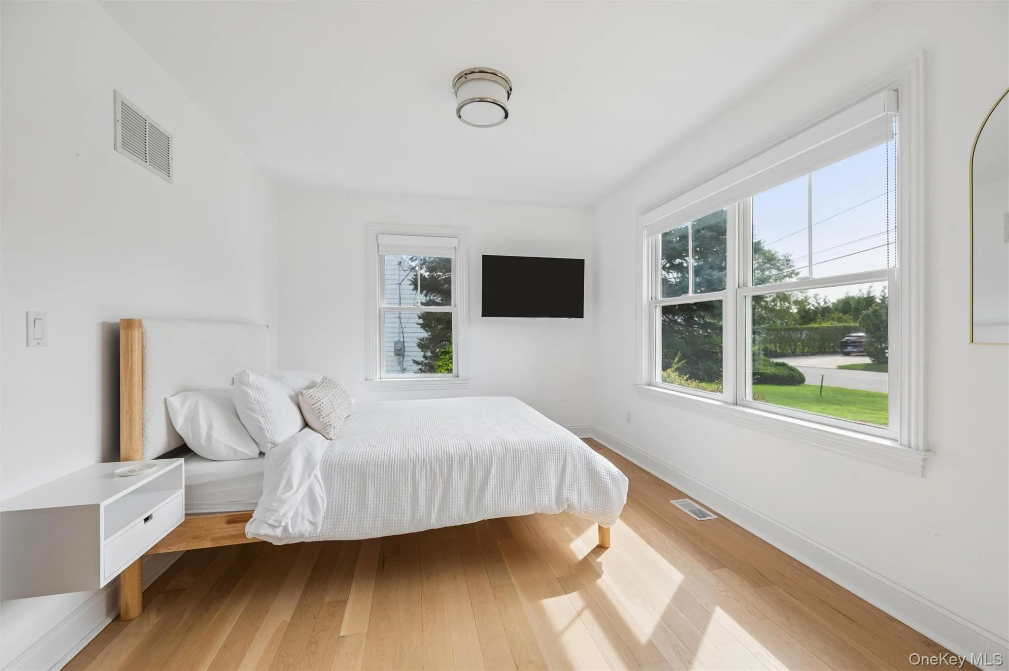 8 Powers Drive, Southampton, NY, 4 Bedrooms Bedrooms, 10 Rooms Rooms,3 BathroomsBathrooms,Residential Lease,For Rent,Powers,0,1057672 8 Powers Drive, Southampton, NY, 4 Bedrooms Bedrooms, 10 Rooms Rooms,3 BathroomsBathrooms,Residential Lease,For Rent,Powers,0,1057672