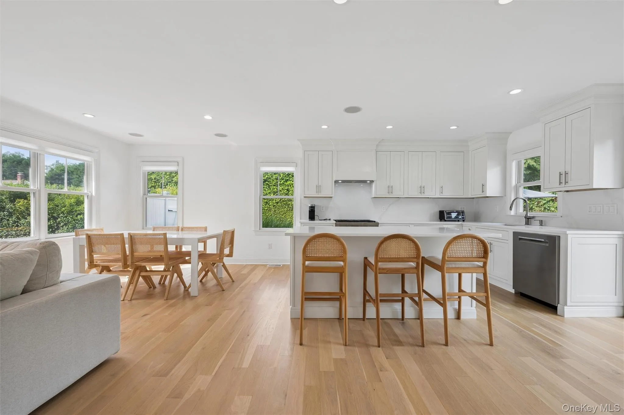 8 Powers Drive, Southampton, NY, 4 Bedrooms Bedrooms, 10 Rooms Rooms,3 BathroomsBathrooms,Residential Lease,For Rent,Powers,0,1057672 8 Powers Drive, Southampton, NY, 4 Bedrooms Bedrooms, 10 Rooms Rooms,3 BathroomsBathrooms,Residential Lease,For Rent,Powers,0,1057672
