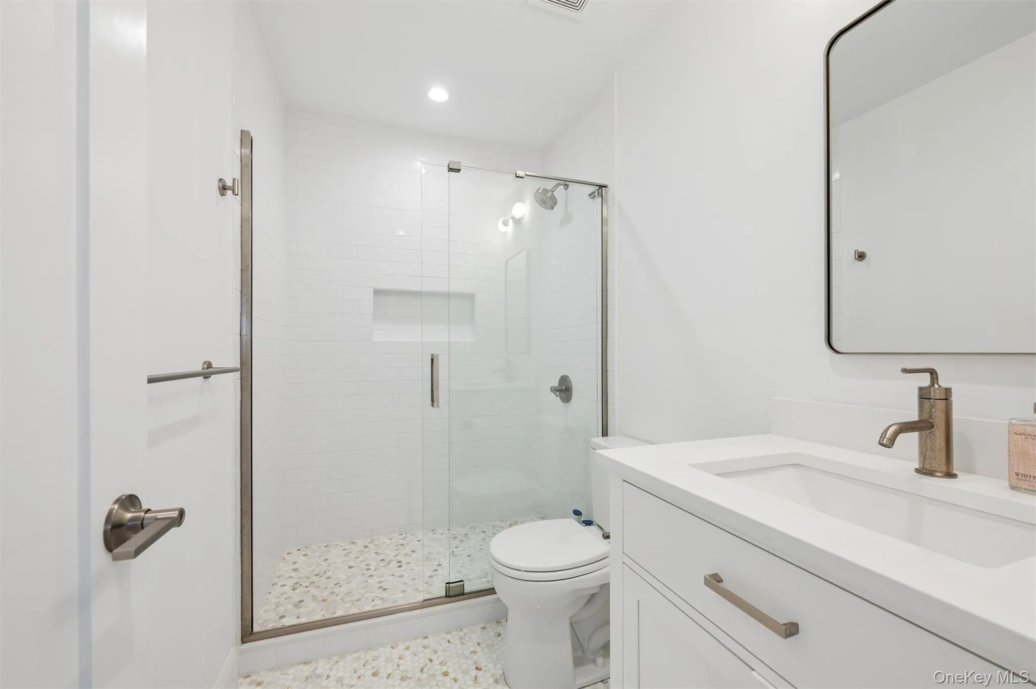 8 Powers Drive, Southampton, NY, 4 Bedrooms Bedrooms, 10 Rooms Rooms,3 BathroomsBathrooms,Residential Lease,For Rent,Powers,0,1057672 8 Powers Drive, Southampton, NY, 4 Bedrooms Bedrooms, 10 Rooms Rooms,3 BathroomsBathrooms,Residential Lease,For Rent,Powers,0,1057672