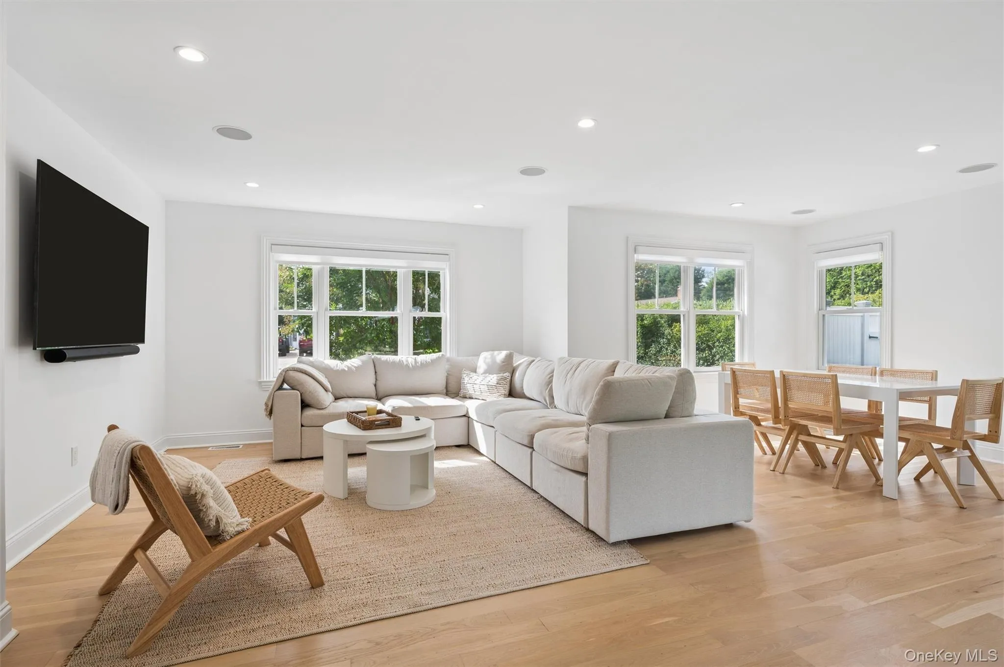 8 Powers Drive, Southampton, NY, 4 Bedrooms Bedrooms, 10 Rooms Rooms,3 BathroomsBathrooms,Residential Lease,For Rent,Powers,0,1057672 8 Powers Drive, Southampton, NY, 4 Bedrooms Bedrooms, 10 Rooms Rooms,3 BathroomsBathrooms,Residential Lease,For Rent,Powers,0,1057672
