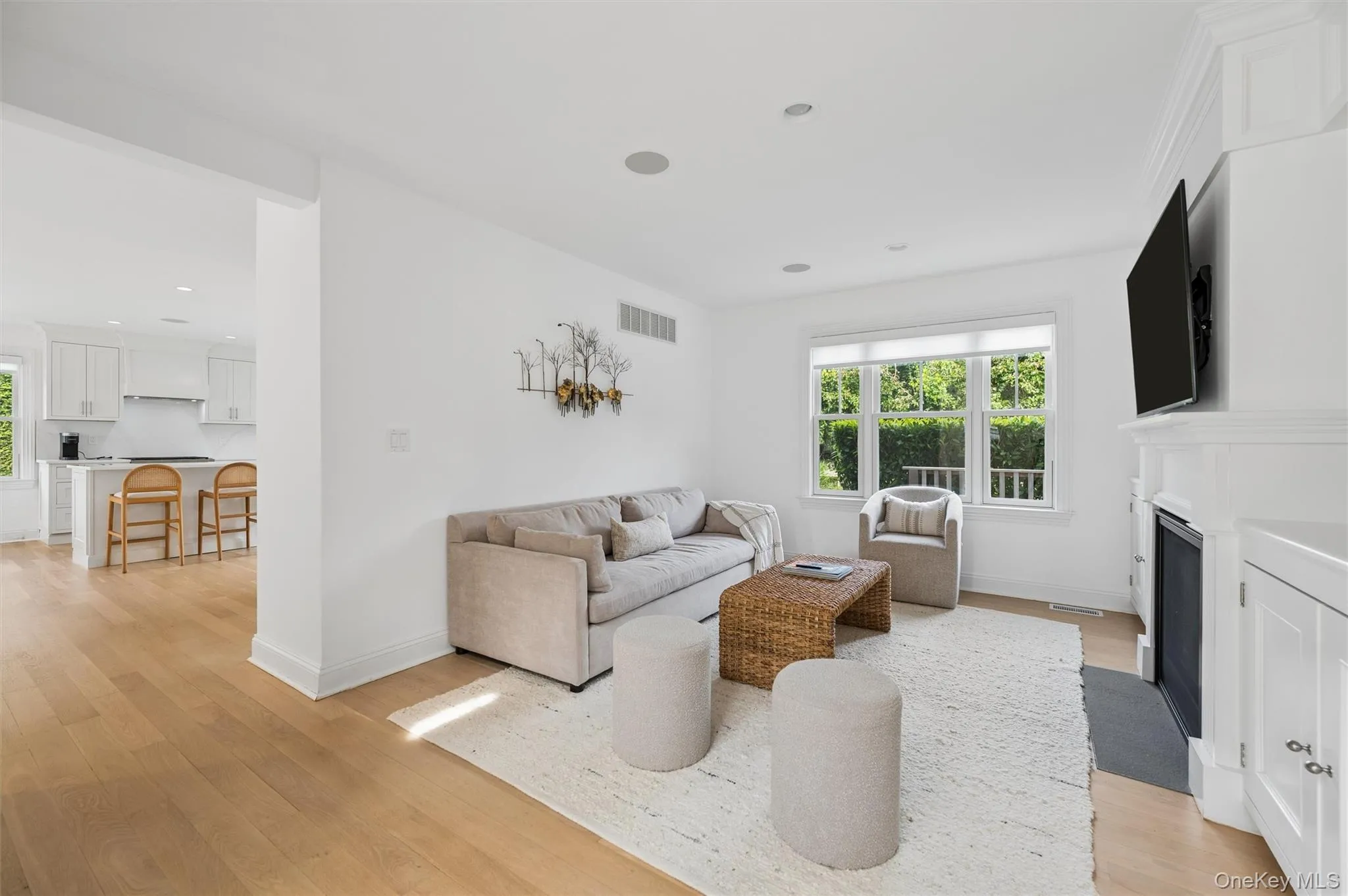 8 Powers Drive, Southampton, NY, 4 Bedrooms Bedrooms, 10 Rooms Rooms,3 BathroomsBathrooms,Residential Lease,For Rent,Powers,0,1057672 8 Powers Drive, Southampton, NY, 4 Bedrooms Bedrooms, 10 Rooms Rooms,3 BathroomsBathrooms,Residential Lease,For Rent,Powers,0,1057672