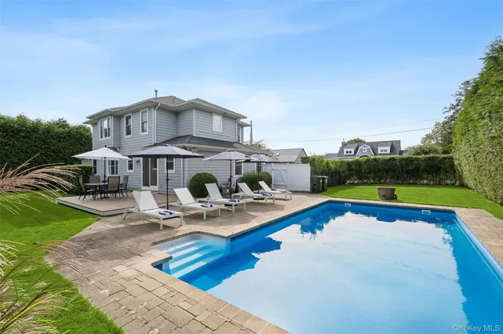 8 Powers Drive, Southampton, New York 11968