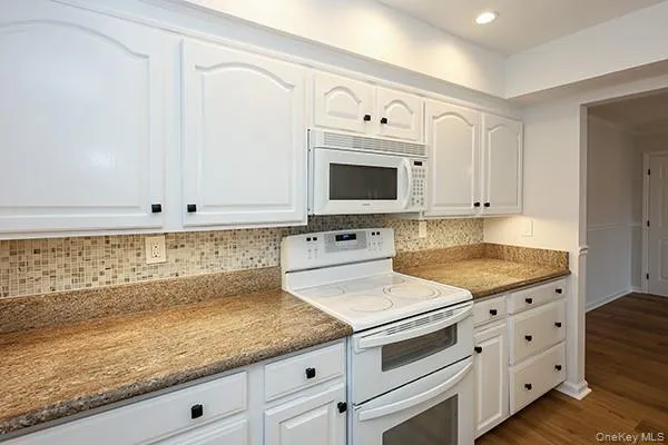 43 Cambridge Drive, Babylon, NY, 2 Bedrooms Bedrooms, 6 Rooms Rooms,2 BathroomsBathrooms,Residential,For Rent,Cambridge,0,1057673 43 Cambridge Drive, Babylon, NY, 2 Bedrooms Bedrooms, 6 Rooms Rooms,2 BathroomsBathrooms,Residential,For Rent,Cambridge,0,1057673