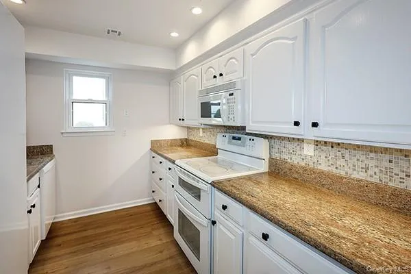 43 Cambridge Drive, Babylon, NY, 2 Bedrooms Bedrooms, 6 Rooms Rooms,2 BathroomsBathrooms,Residential,For Rent,Cambridge,0,1057673 43 Cambridge Drive, Babylon, NY, 2 Bedrooms Bedrooms, 6 Rooms Rooms,2 BathroomsBathrooms,Residential,For Rent,Cambridge,0,1057673