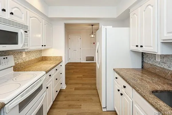 43 Cambridge Drive, Babylon, NY, 2 Bedrooms Bedrooms, 6 Rooms Rooms,2 BathroomsBathrooms,Residential,For Rent,Cambridge,0,1057673 43 Cambridge Drive, Babylon, NY, 2 Bedrooms Bedrooms, 6 Rooms Rooms,2 BathroomsBathrooms,Residential,For Rent,Cambridge,0,1057673