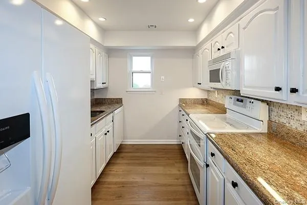 43 Cambridge Drive, Babylon, NY, 2 Bedrooms Bedrooms, 6 Rooms Rooms,2 BathroomsBathrooms,Residential,For Rent,Cambridge,0,1057673 43 Cambridge Drive, Babylon, NY, 2 Bedrooms Bedrooms, 6 Rooms Rooms,2 BathroomsBathrooms,Residential,For Rent,Cambridge,0,1057673