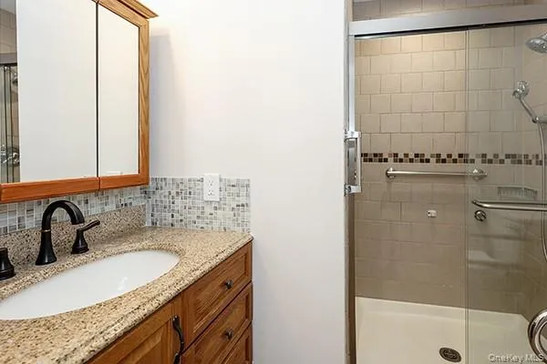 43 Cambridge Drive, Babylon, NY, 2 Bedrooms Bedrooms, 6 Rooms Rooms,2 BathroomsBathrooms,Residential,For Rent,Cambridge,0,1057673 43 Cambridge Drive, Babylon, NY, 2 Bedrooms Bedrooms, 6 Rooms Rooms,2 BathroomsBathrooms,Residential,For Rent,Cambridge,0,1057673