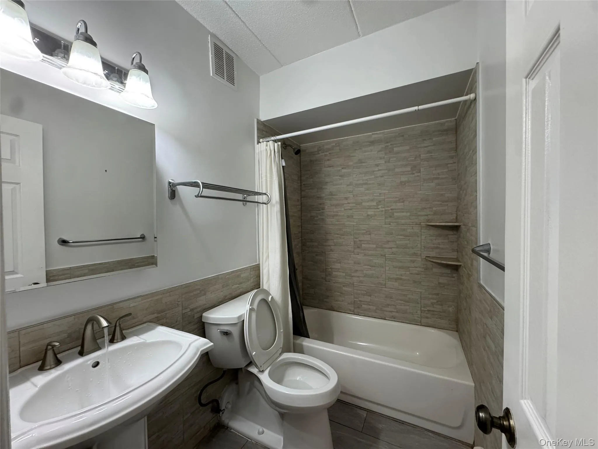 65-17 242nd Street, New York, NY, 1 Bedroom Bedrooms, 4 Room Rooms,1 BathroomBathrooms,Residential Lease,For Rent,242nd,0,1057676 65-17 242nd Street, New York, NY, 1 Bedroom Bedrooms, 4 Room Rooms,1 BathroomBathrooms,Residential Lease,For Rent,242nd,0,1057676