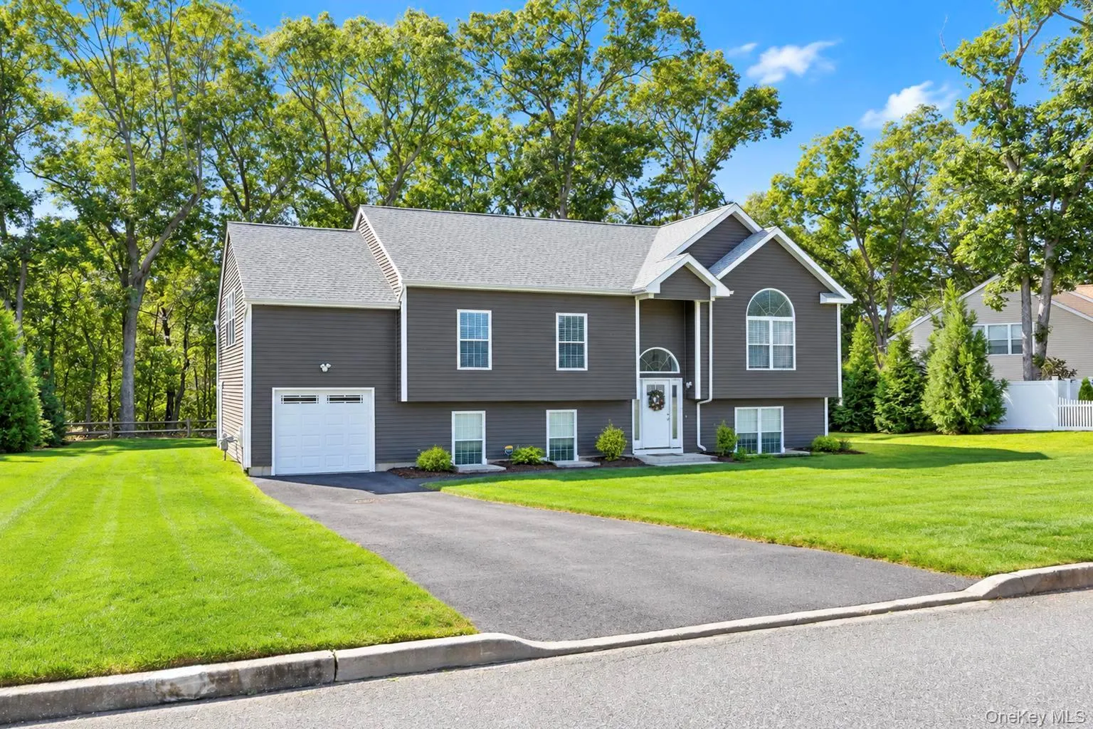 77 Maple Wood Lane, Riverhead, NY, 3 Bedrooms Bedrooms, 7 Rooms Rooms,2 BathroomsBathrooms,Residential,For Rent,Maple Wood,0,1057678 77 Maple Wood Lane, Riverhead, NY, 3 Bedrooms Bedrooms, 7 Rooms Rooms,2 BathroomsBathrooms,Residential,For Rent,Maple Wood,0,1057678