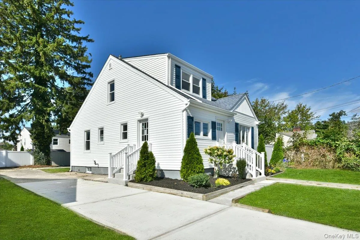 11 Grant Street, Hempstead, NY, 4 Bedrooms Bedrooms, 8 Rooms Rooms,2 BathroomsBathrooms,Residential,For Rent,Grant,0,1057680 11 Grant Street, Hempstead, NY, 4 Bedrooms Bedrooms, 8 Rooms Rooms,2 BathroomsBathrooms,Residential,For Rent,Grant,0,1057680