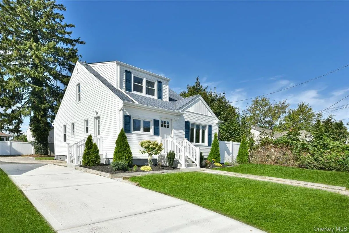 11 Grant Street, Hempstead, NY, 4 Bedrooms Bedrooms, 8 Rooms Rooms,2 BathroomsBathrooms,Residential,For Rent,Grant,0,1057680 11 Grant Street, Hempstead, NY, 4 Bedrooms Bedrooms, 8 Rooms Rooms,2 BathroomsBathrooms,Residential,For Rent,Grant,0,1057680