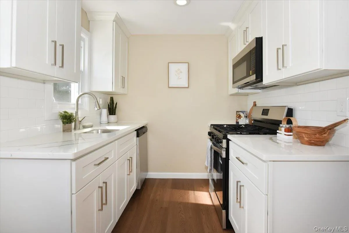 11 Grant Street, Hempstead, NY, 4 Bedrooms Bedrooms, 8 Rooms Rooms,2 BathroomsBathrooms,Residential,For Rent,Grant,0,1057680 11 Grant Street, Hempstead, NY, 4 Bedrooms Bedrooms, 8 Rooms Rooms,2 BathroomsBathrooms,Residential,For Rent,Grant,0,1057680