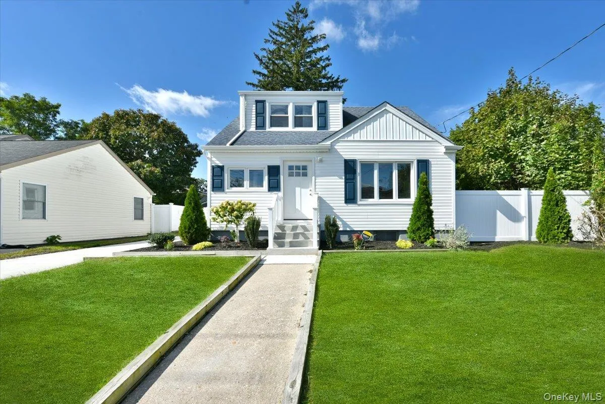 11 Grant Street, Hempstead, NY, 4 Bedrooms Bedrooms, 8 Rooms Rooms,2 BathroomsBathrooms,Residential,For Rent,Grant,0,1057680 11 Grant Street, Hempstead, NY, 4 Bedrooms Bedrooms, 8 Rooms Rooms,2 BathroomsBathrooms,Residential,For Rent,Grant,0,1057680