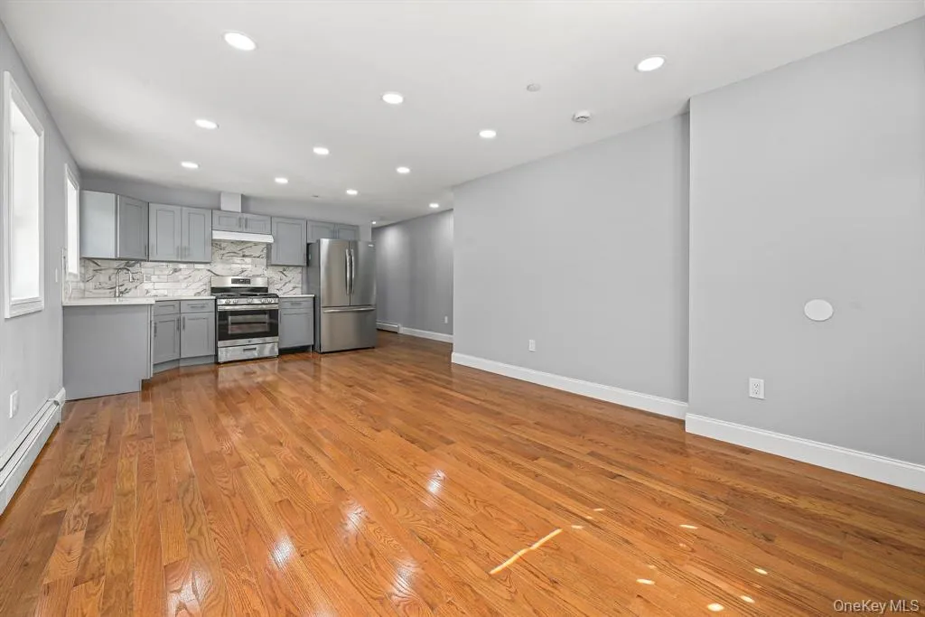 18821 118th Avenue, New York, NY, 3 Bedroom Bedrooms, 6 Room Rooms,1 BathroomBathrooms,Residential Lease,For Rent,118th,0,1057681 18821 118th Avenue, New York, NY, 3 Bedroom Bedrooms, 6 Room Rooms,1 BathroomBathrooms,Residential Lease,For Rent,118th,0,1057681