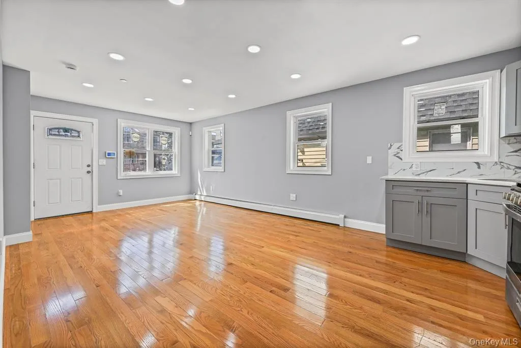 18821 118th Avenue, New York, NY, 3 Bedroom Bedrooms, 6 Room Rooms,1 BathroomBathrooms,Residential Lease,For Rent,118th,0,1057681 18821 118th Avenue, New York, NY, 3 Bedroom Bedrooms, 6 Room Rooms,1 BathroomBathrooms,Residential Lease,For Rent,118th,0,1057681