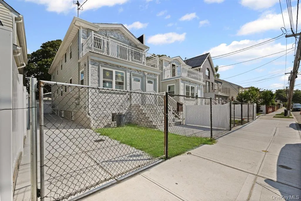 18821 118th Avenue, New York, NY, 3 Bedroom Bedrooms, 6 Room Rooms,1 BathroomBathrooms,Residential Lease,For Rent,118th,0,1057681 18821 118th Avenue, New York, NY, 3 Bedroom Bedrooms, 6 Room Rooms,1 BathroomBathrooms,Residential Lease,For Rent,118th,0,1057681