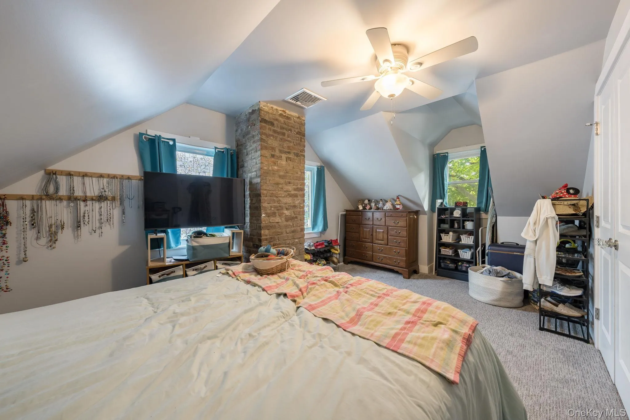 38 Middle Neck Road, North Hempstead, NY, 4 Bedrooms Bedrooms, 7 Rooms Rooms,2 BathroomsBathrooms,Residential,For Rent,Middle Neck,0,1057693 38 Middle Neck Road, North Hempstead, NY, 4 Bedrooms Bedrooms, 7 Rooms Rooms,2 BathroomsBathrooms,Residential,For Rent,Middle Neck,0,1057693