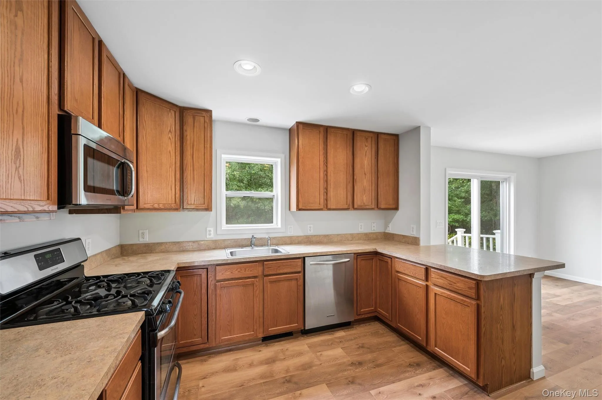 147A Old Country Rd, Southampton, NY, 3 Bedrooms Bedrooms, 6 Rooms Rooms,2 BathroomsBathrooms,Residential,For Rent,Old Country Rd,0,1057697 147A Old Country Rd, Southampton, NY, 3 Bedrooms Bedrooms, 6 Rooms Rooms,2 BathroomsBathrooms,Residential,For Rent,Old Country Rd,0,1057697