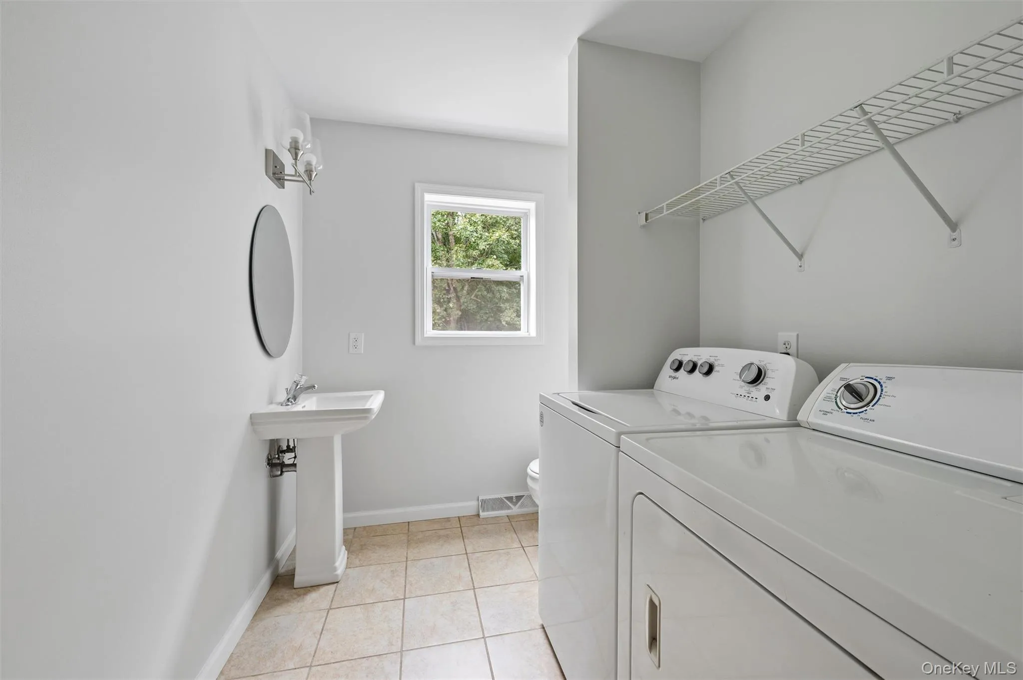 147A Old Country Rd, Southampton, NY, 3 Bedrooms Bedrooms, 6 Rooms Rooms,2 BathroomsBathrooms,Residential,For Rent,Old Country Rd,0,1057697 147A Old Country Rd, Southampton, NY, 3 Bedrooms Bedrooms, 6 Rooms Rooms,2 BathroomsBathrooms,Residential,For Rent,Old Country Rd,0,1057697