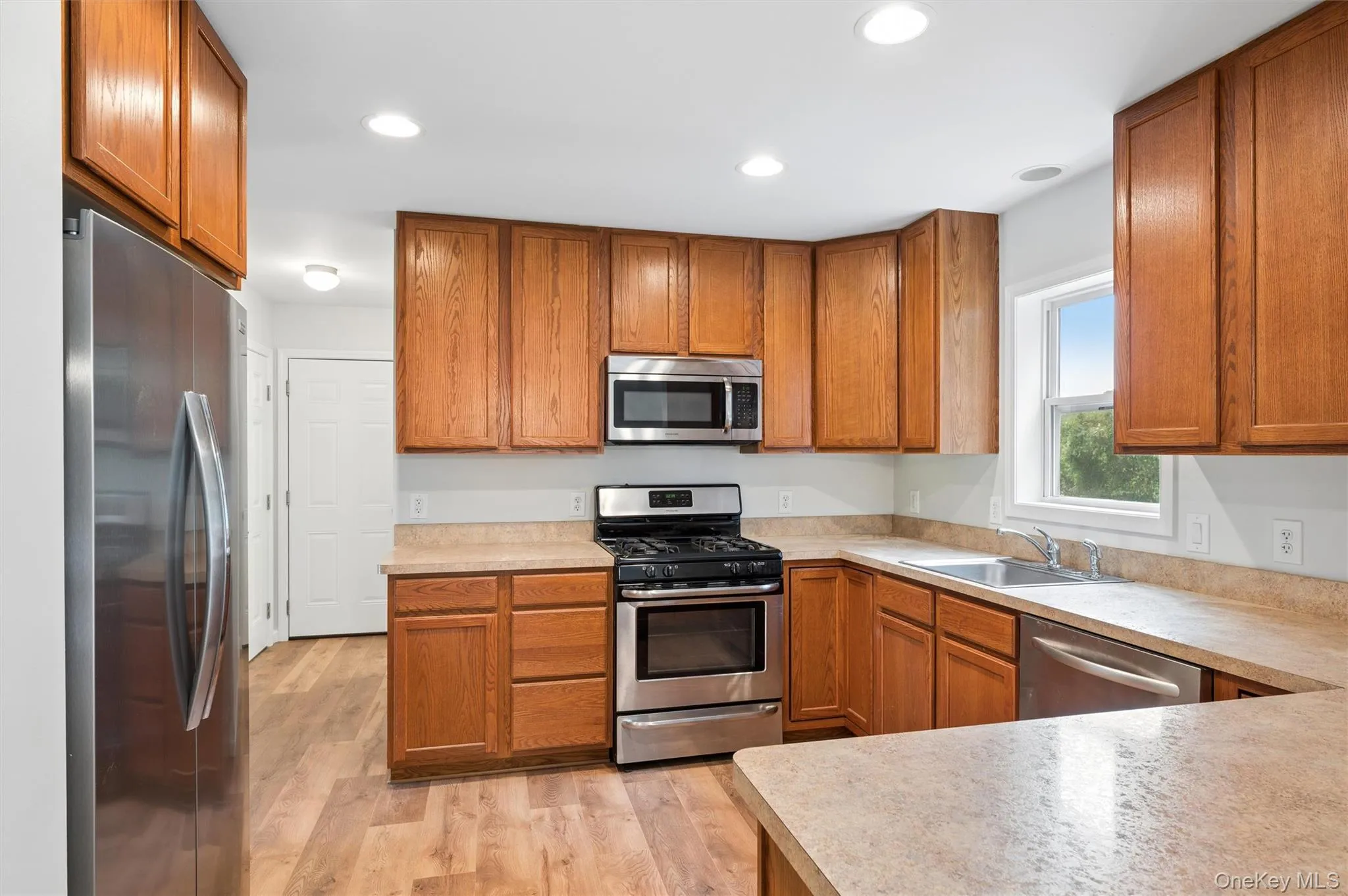 147A Old Country Rd, Southampton, NY, 3 Bedrooms Bedrooms, 6 Rooms Rooms,2 BathroomsBathrooms,Residential,For Rent,Old Country Rd,0,1057697 147A Old Country Rd, Southampton, NY, 3 Bedrooms Bedrooms, 6 Rooms Rooms,2 BathroomsBathrooms,Residential,For Rent,Old Country Rd,0,1057697