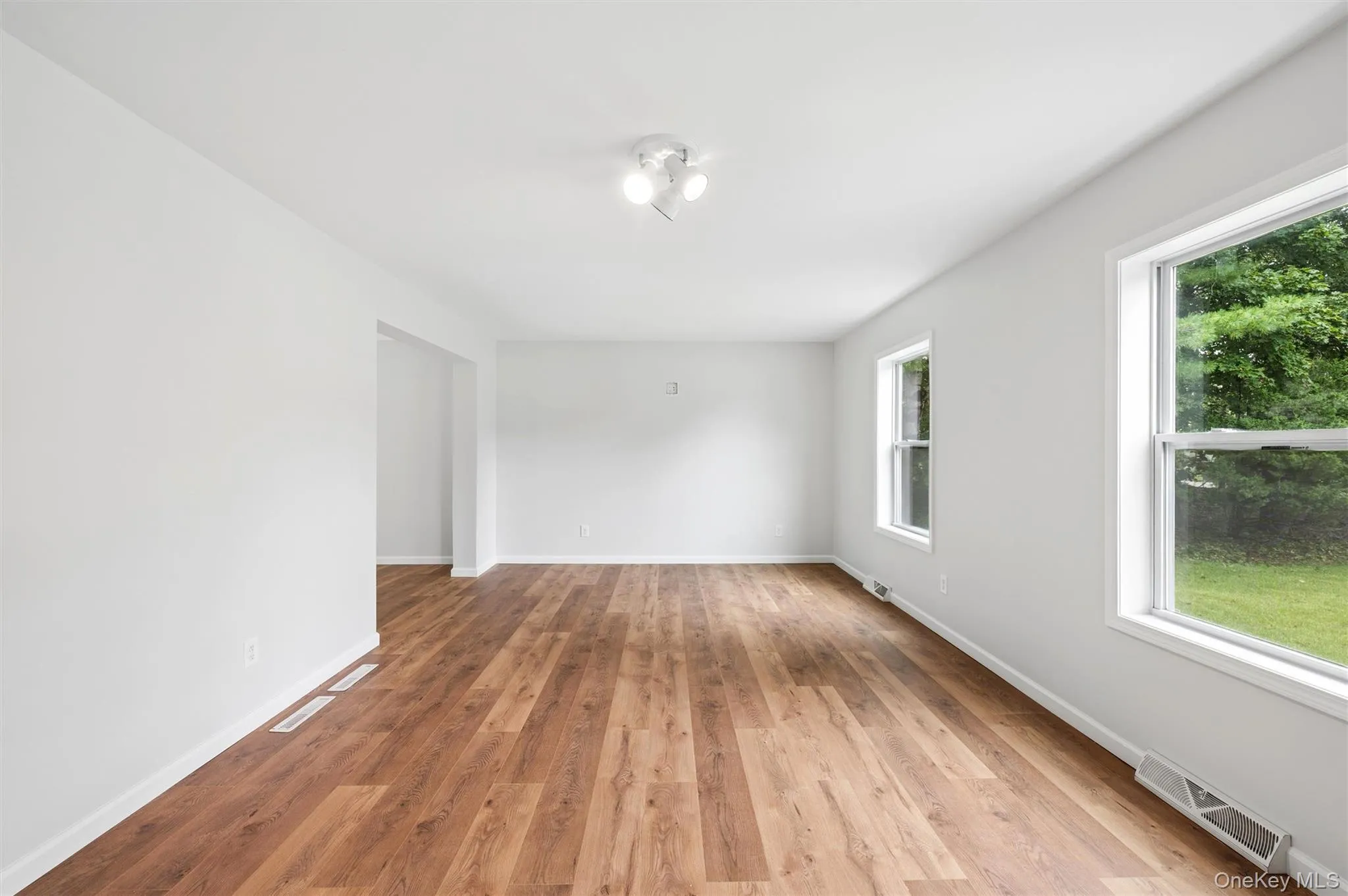 147A Old Country Rd, Southampton, NY, 3 Bedrooms Bedrooms, 6 Rooms Rooms,2 BathroomsBathrooms,Residential,For Rent,Old Country Rd,0,1057697 147A Old Country Rd, Southampton, NY, 3 Bedrooms Bedrooms, 6 Rooms Rooms,2 BathroomsBathrooms,Residential,For Rent,Old Country Rd,0,1057697