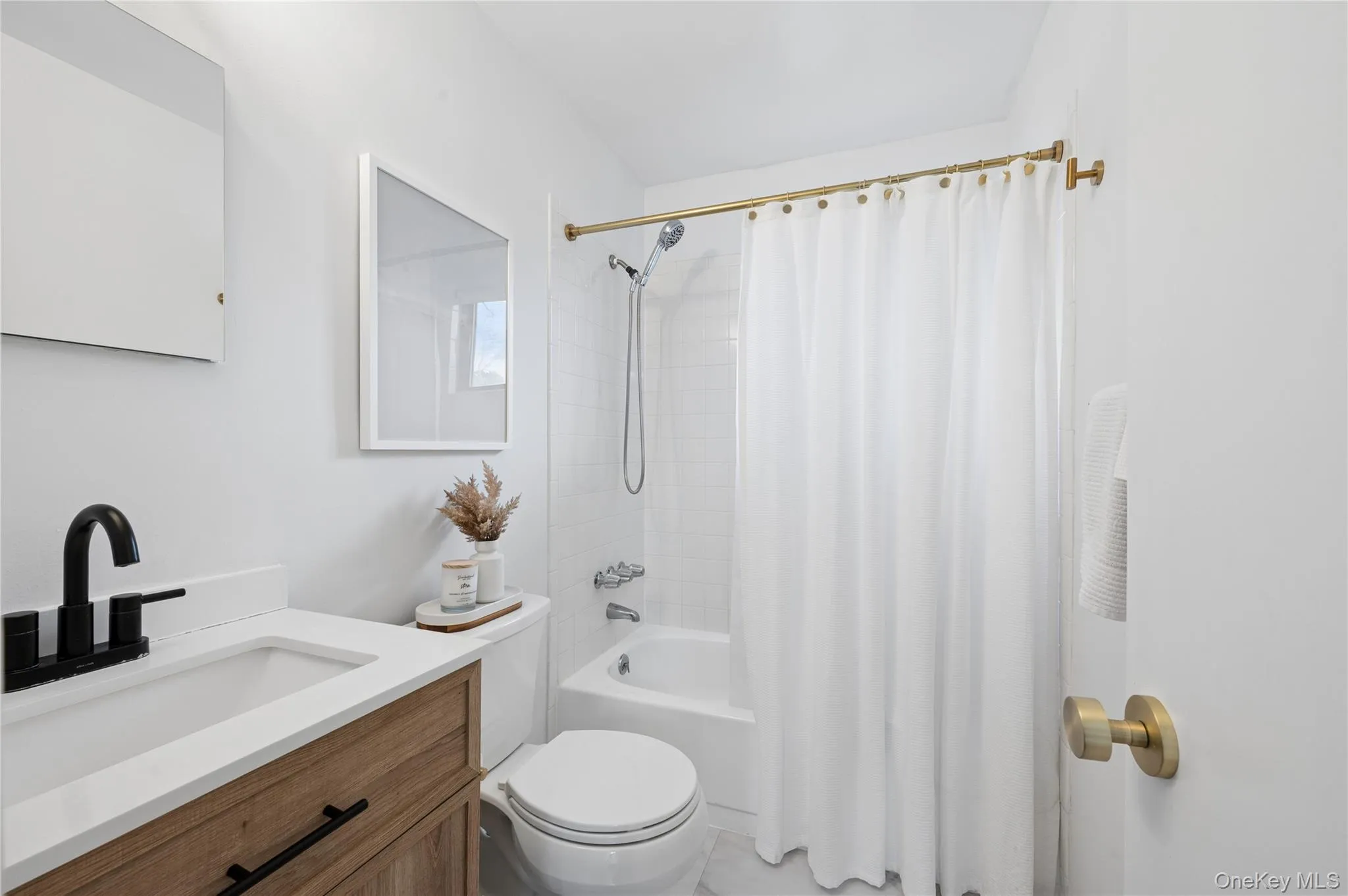 15 Quarter Road, Southampton, NY, 4 Bedroom Bedrooms, 10 Room Rooms,3 BathroomBathrooms,Residential Lease,For Rent,Quarter,0,1057706 15 Quarter Road, Southampton, NY, 4 Bedroom Bedrooms, 10 Room Rooms,3 BathroomBathrooms,Residential Lease,For Rent,Quarter,0,1057706